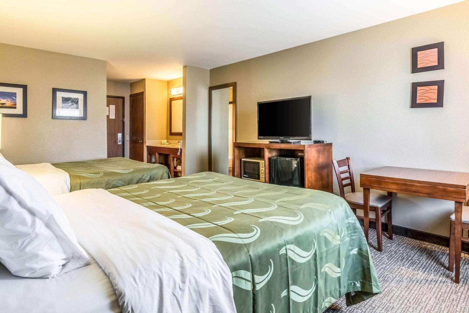 Quality Inn & Suites Salem near I-57 photo 9