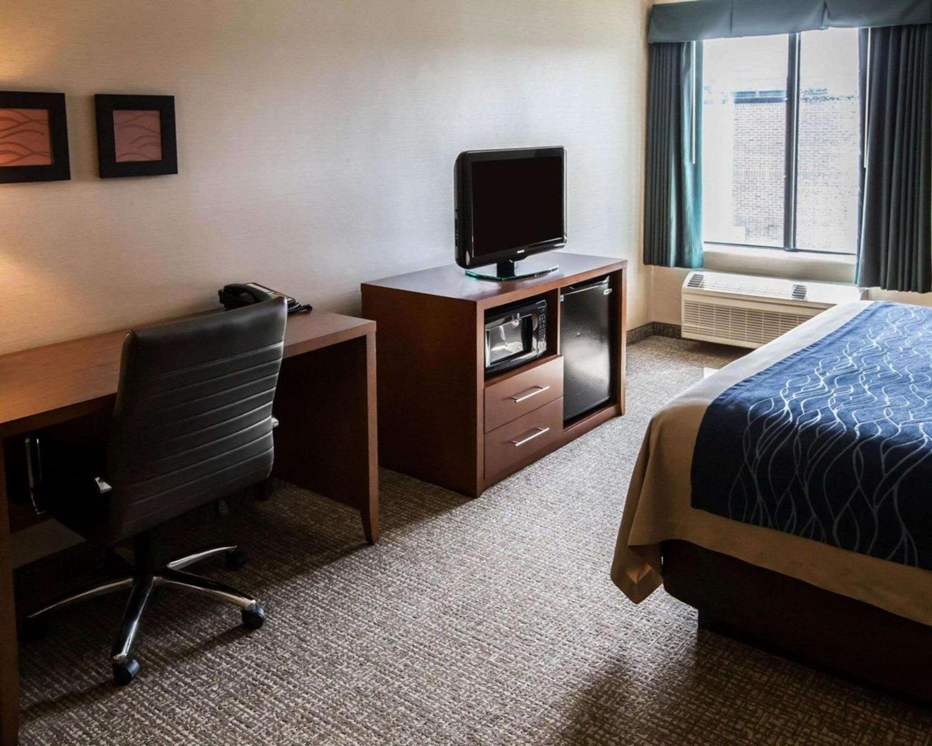 Comfort Inn Crystal Lake - Algonquin photo 17