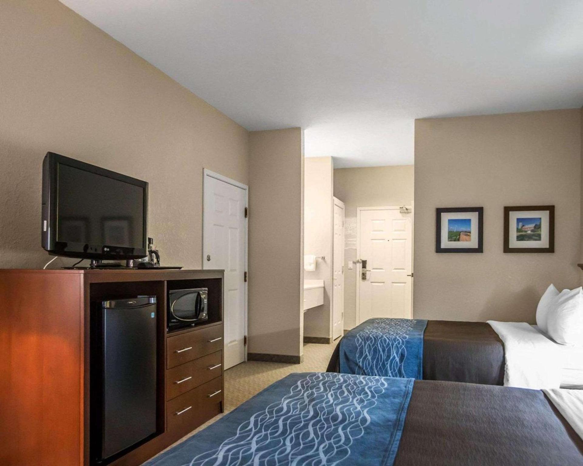 Quality Inn & Suites Dixon near I-88 photo 14