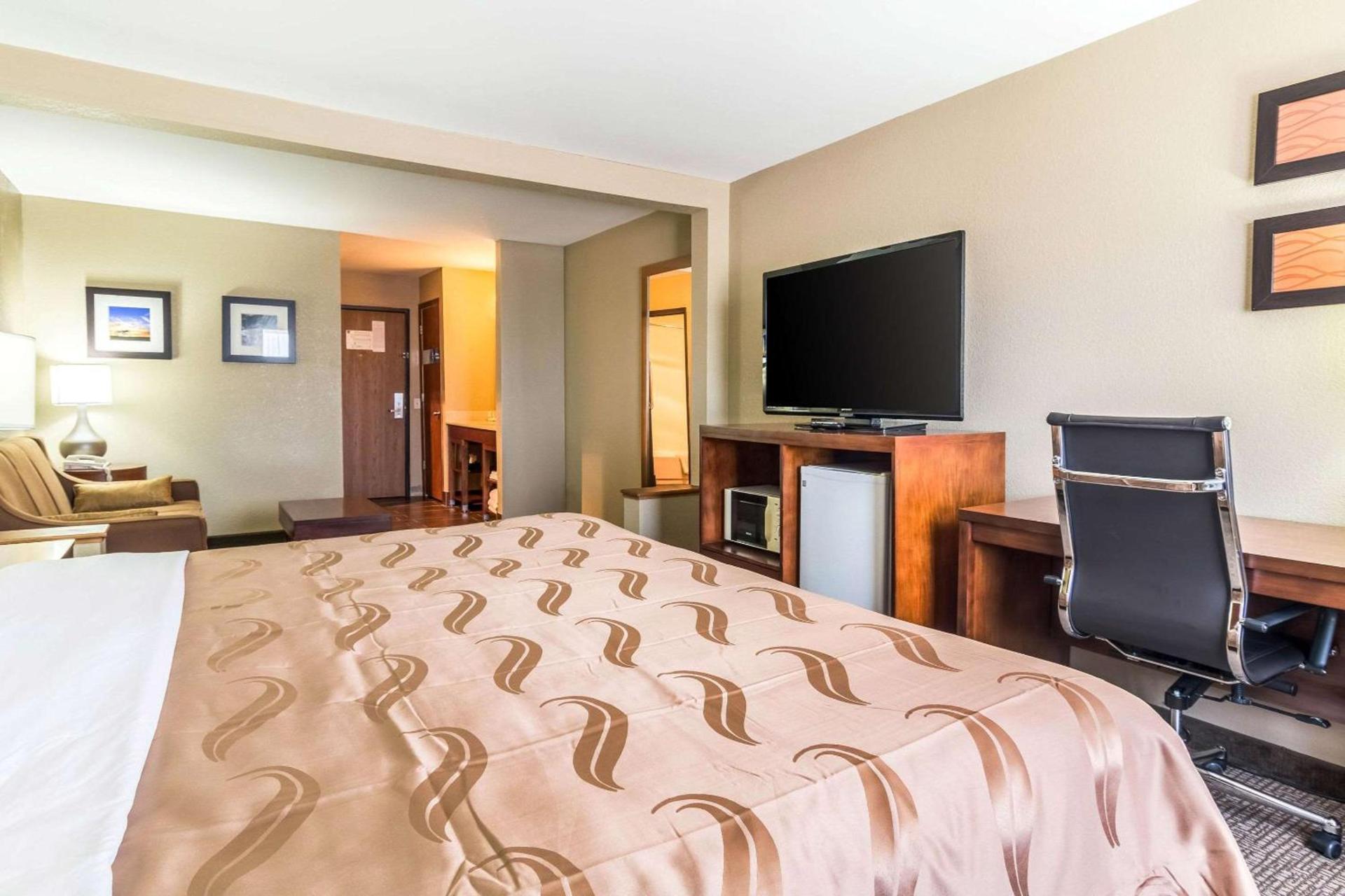 Quality Inn & Suites Salem near I-57 photo 25