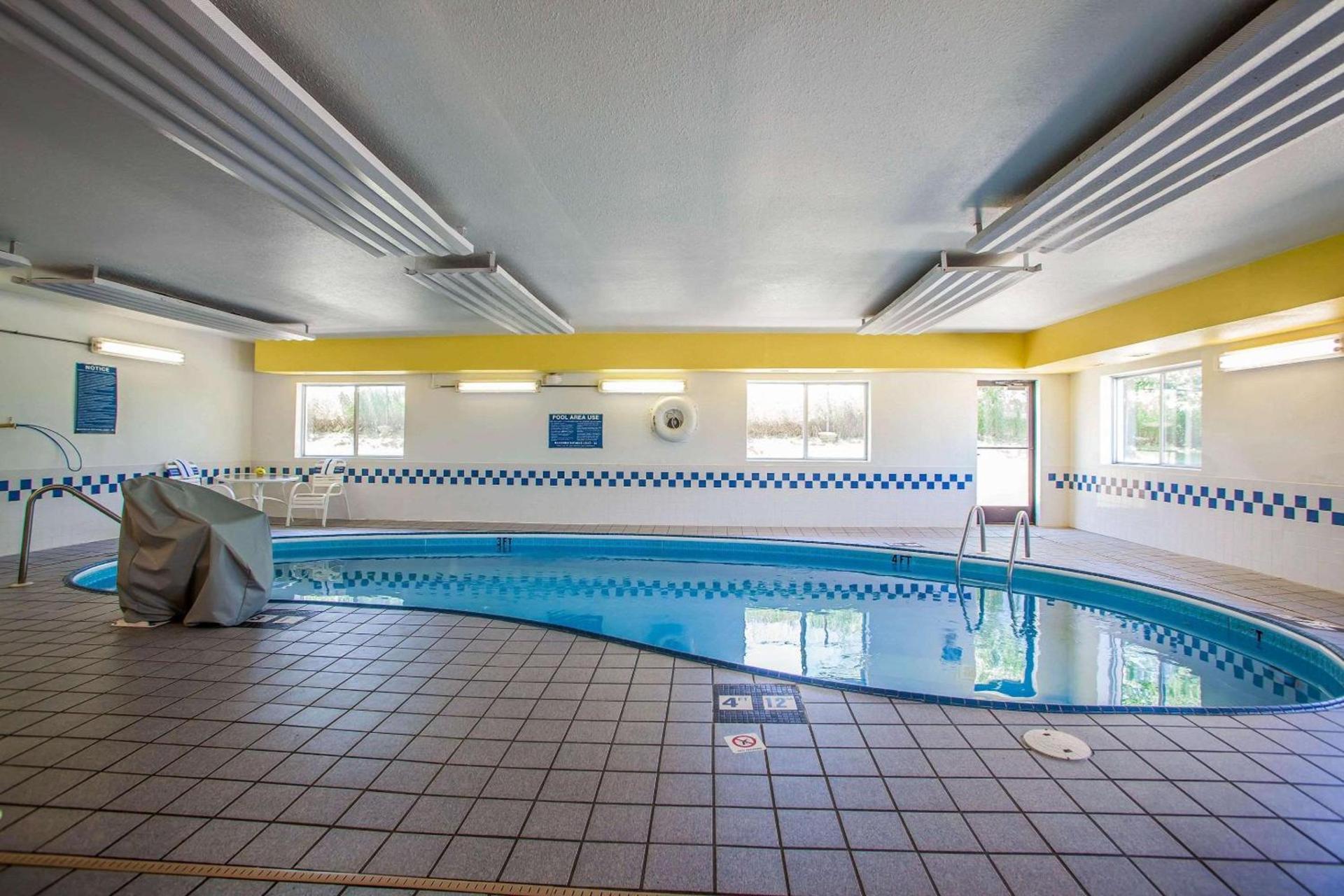 Comfort Suites Peoria I-74 photo 18