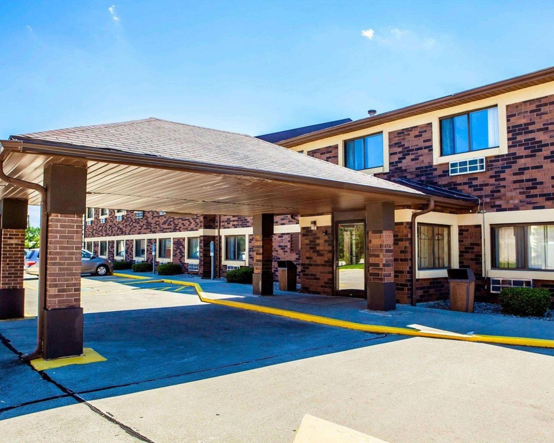 Quality Inn & Suites Champaign North - Urbana photo 11