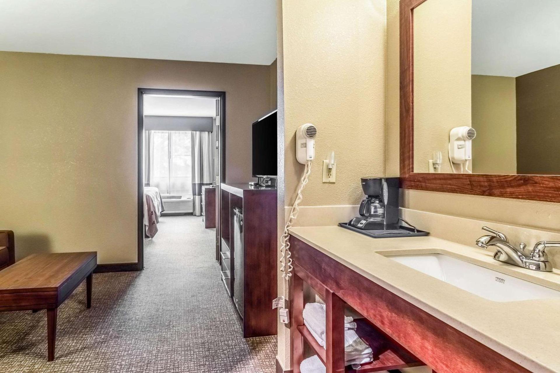 Quality Inn & Suites Salem near I-57 photo 15