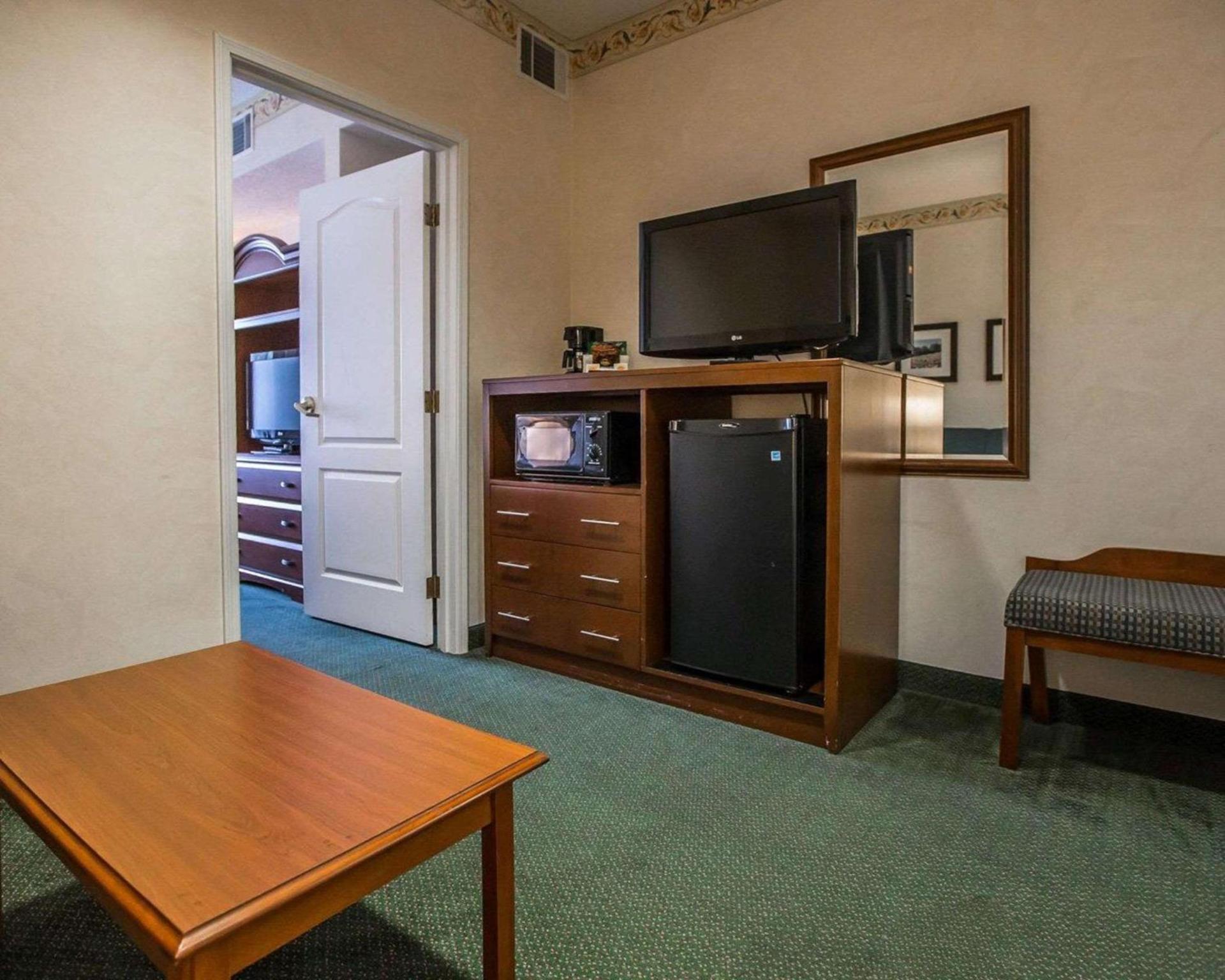 Quality Inn & Suites Dixon near I-88 photo 26