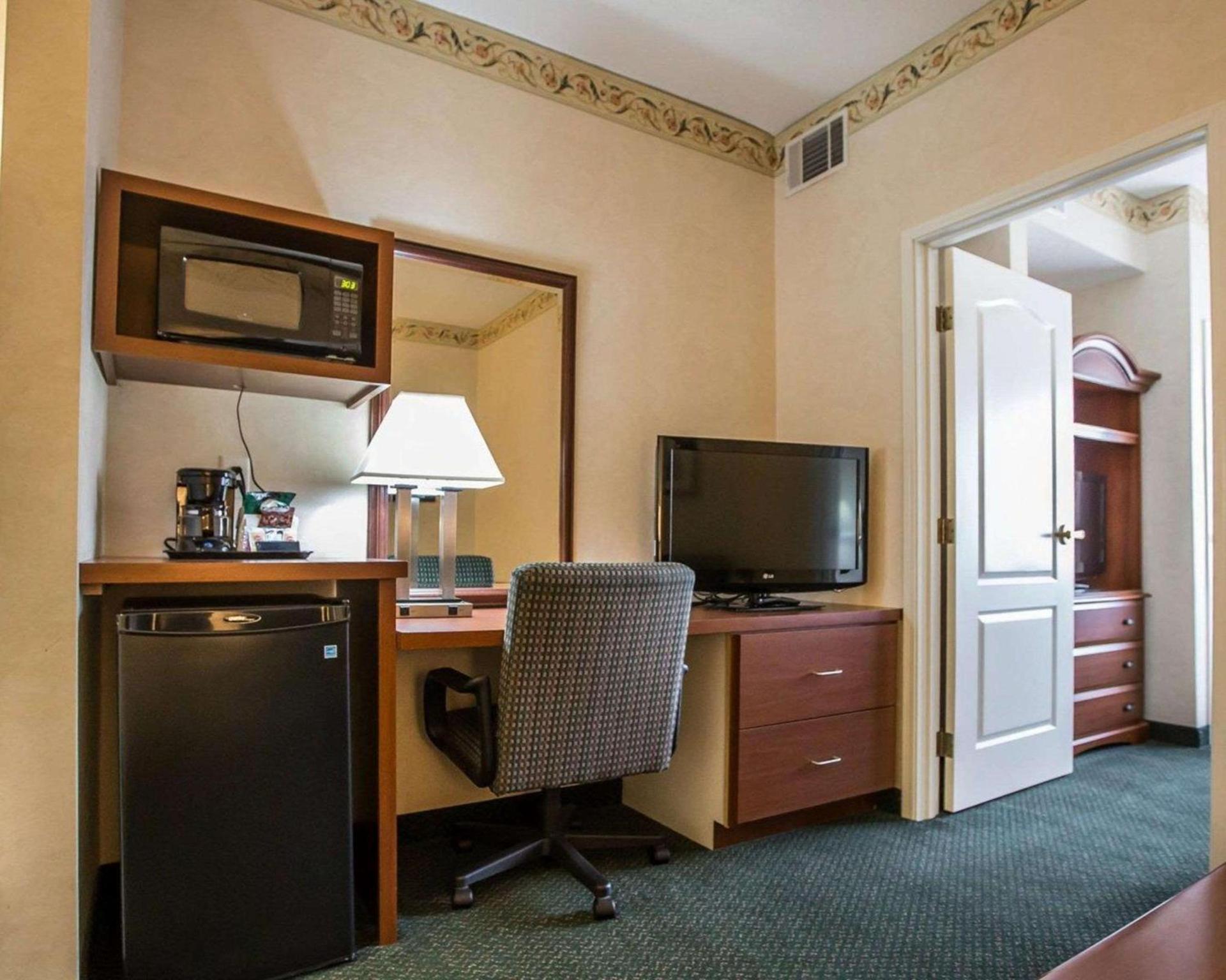 Quality Inn & Suites Dixon near I-88 photo 36