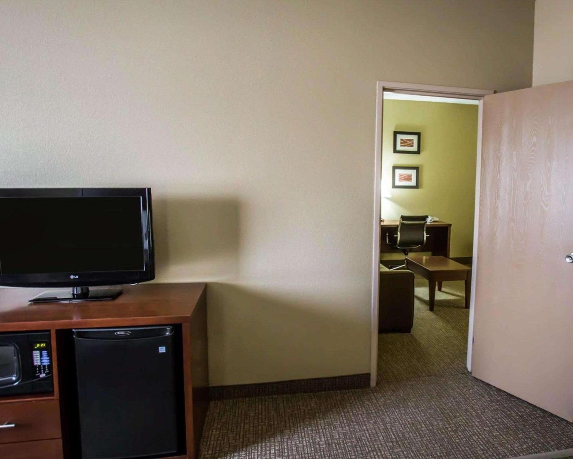Comfort Inn Morris I-80 photo 13