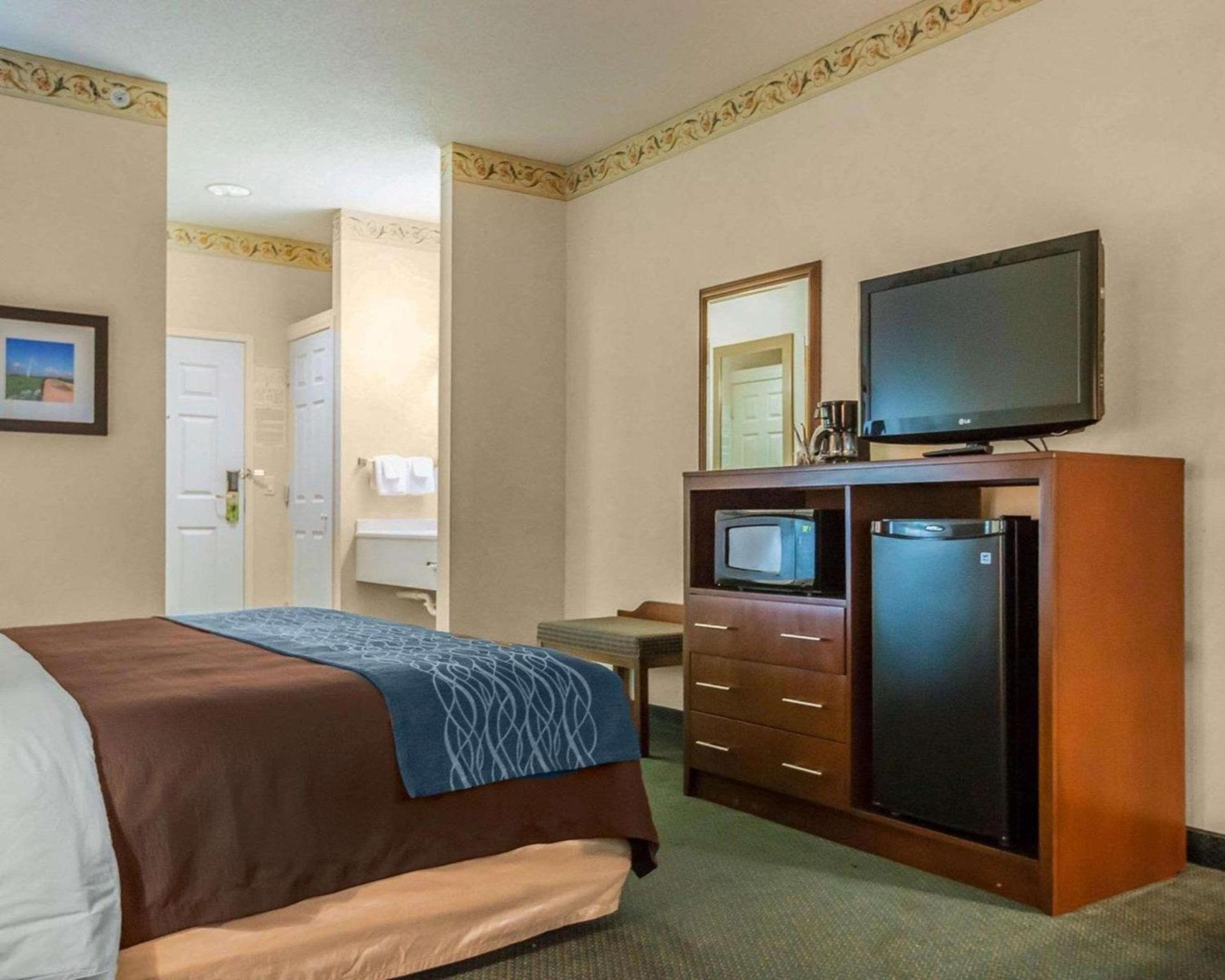 Quality Inn & Suites Dixon near I-88 photo 6