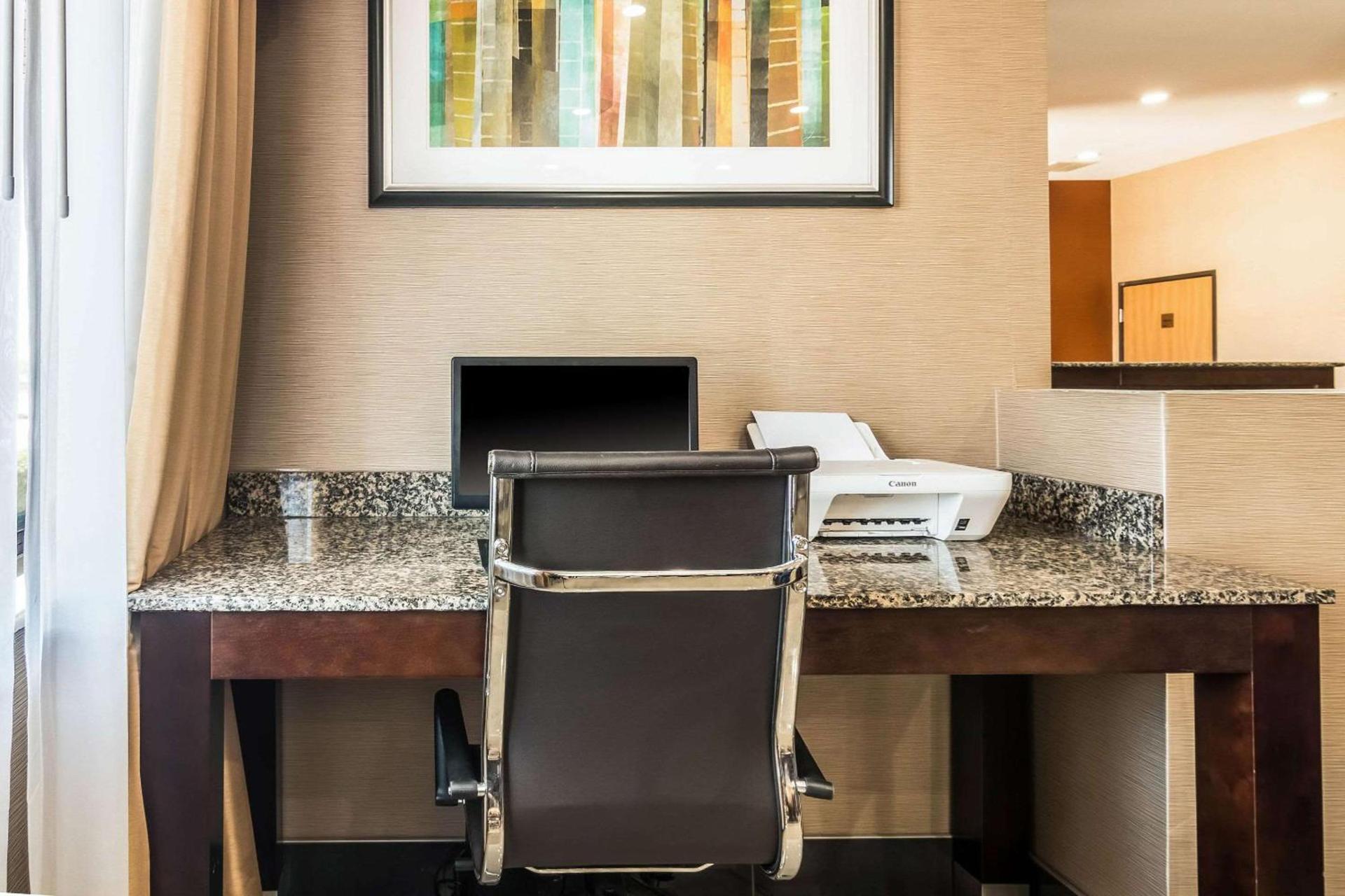 Quality Inn & Suites Salem near I-57 photo 29