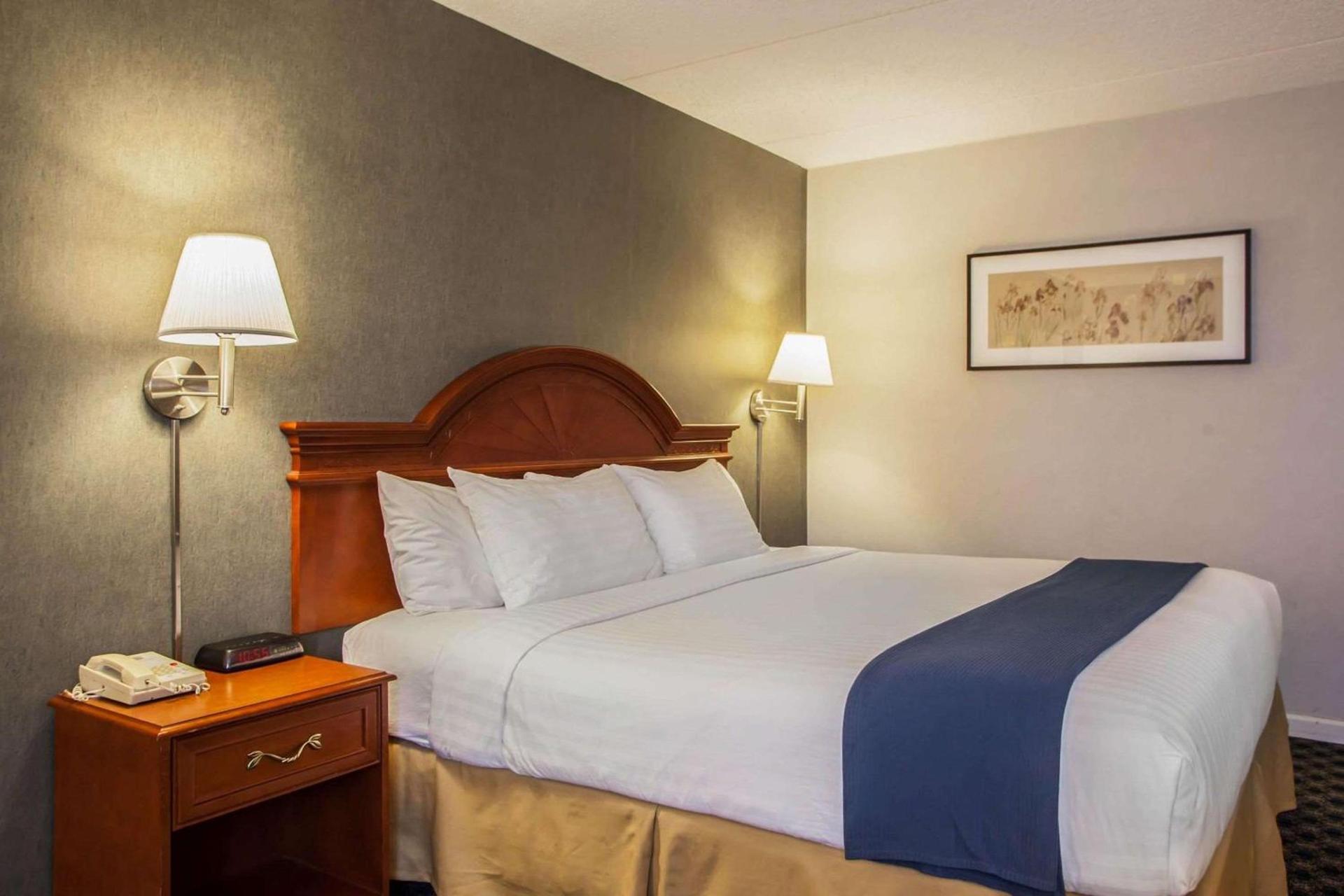 Quality Inn & Suites St Charles -West Chicago photo 23