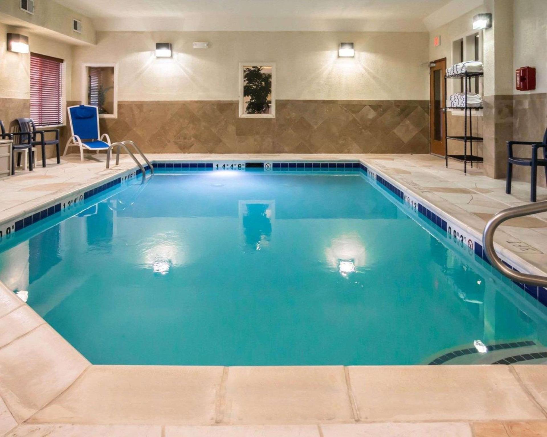 Comfort Inn Crystal Lake - Algonquin photo 20