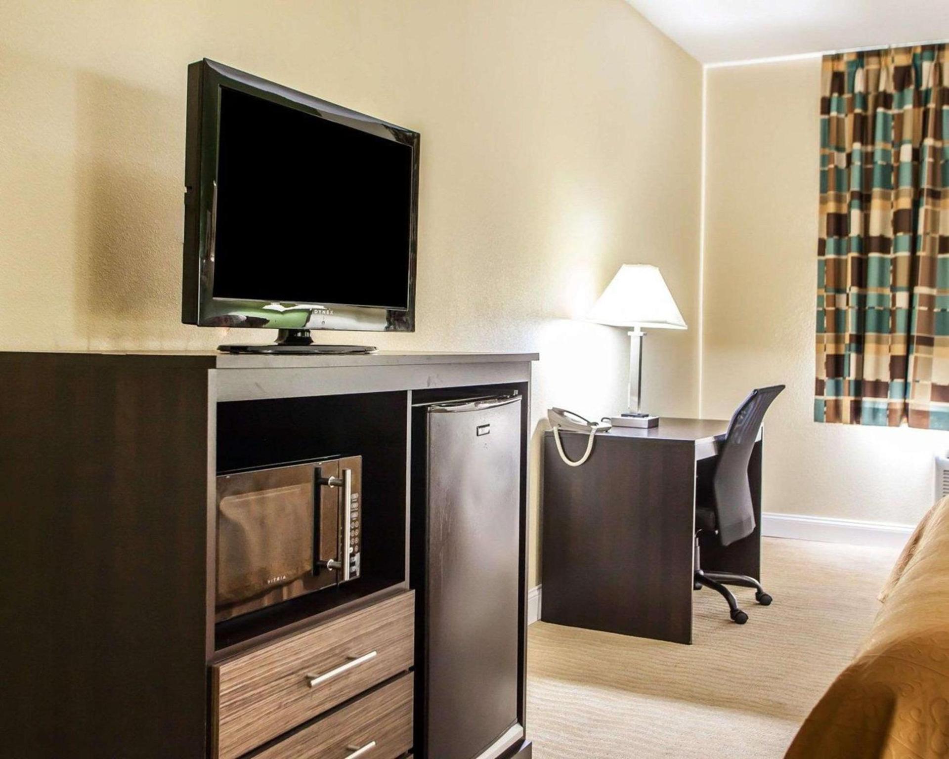 Quality Inn & Suites Champaign North - Urbana photo 13