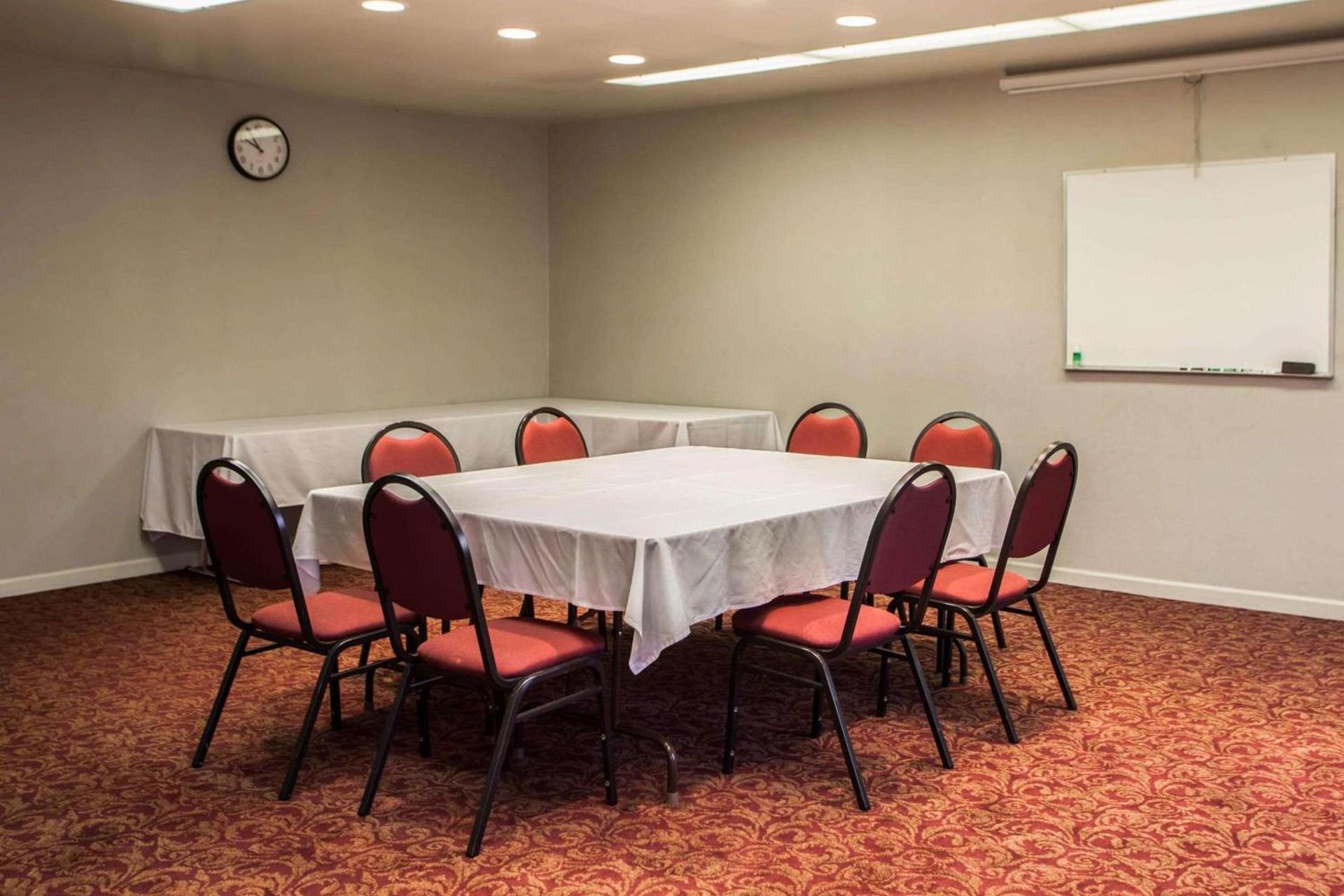 Quality Inn & Suites St Charles -West Chicago photo 22