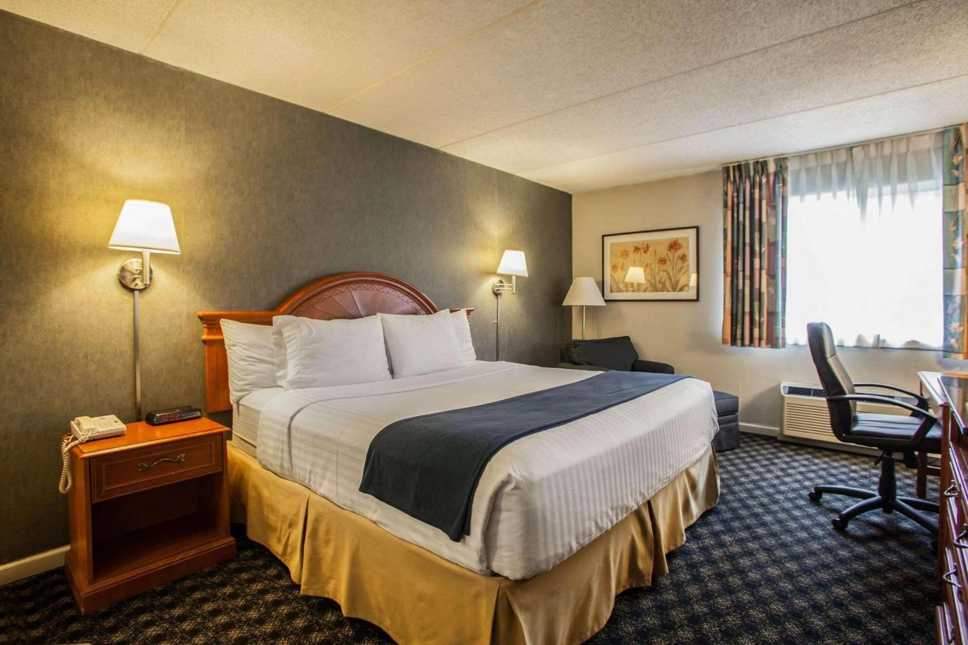 Quality Inn & Suites St Charles -West Chicago photo 21