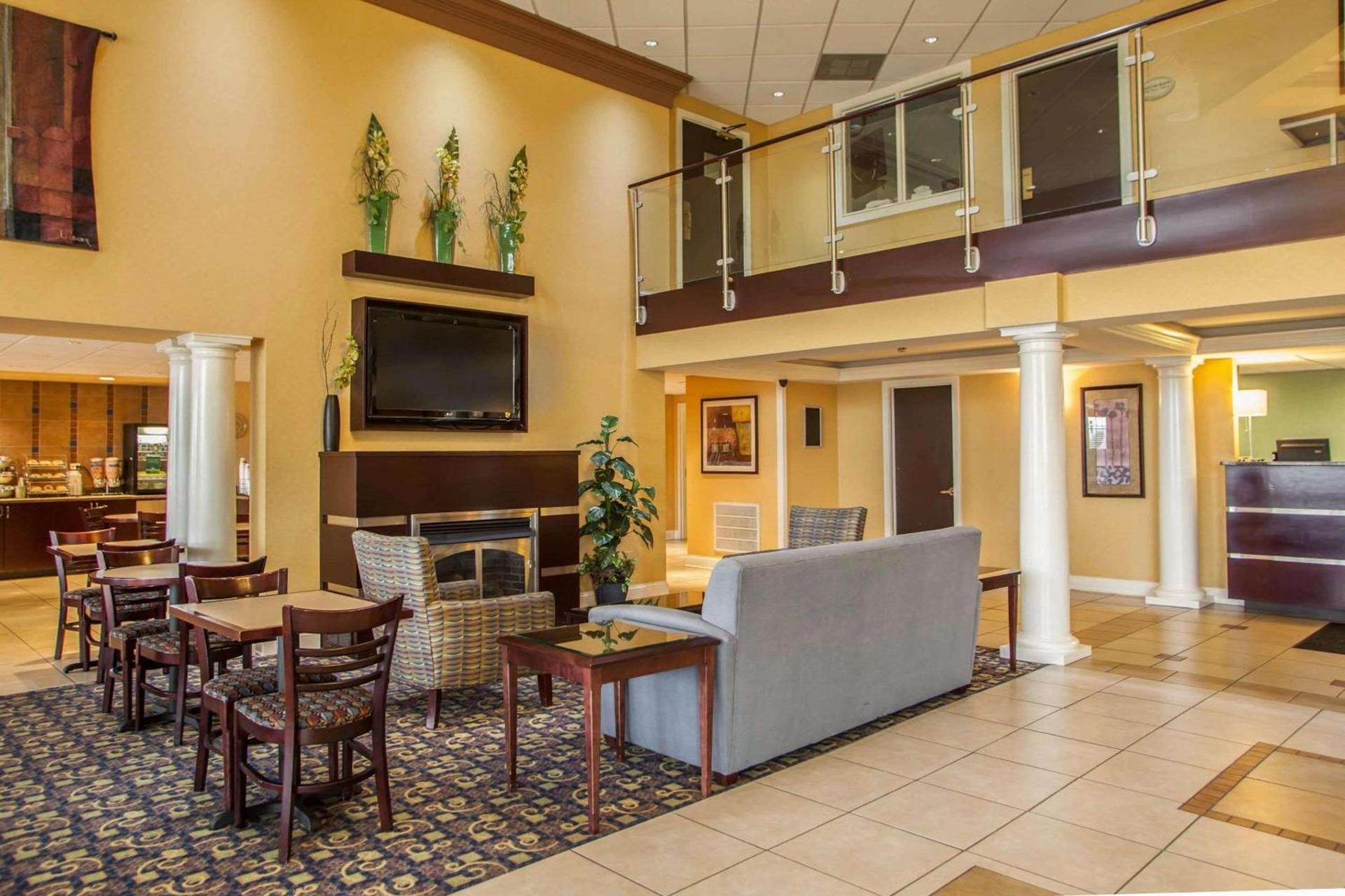 Quality Inn & Suites St Charles -West Chicago photo 19