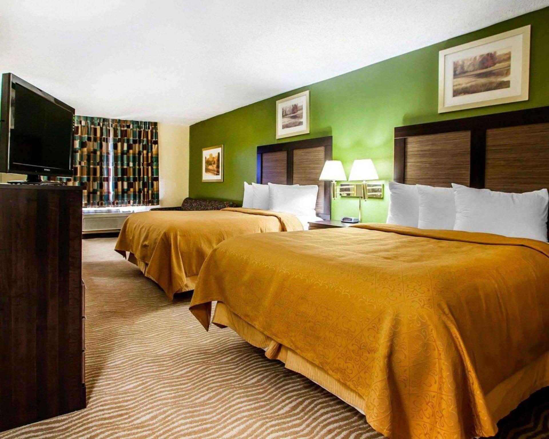 Quality Inn & Suites Champaign North - Urbana photo 16