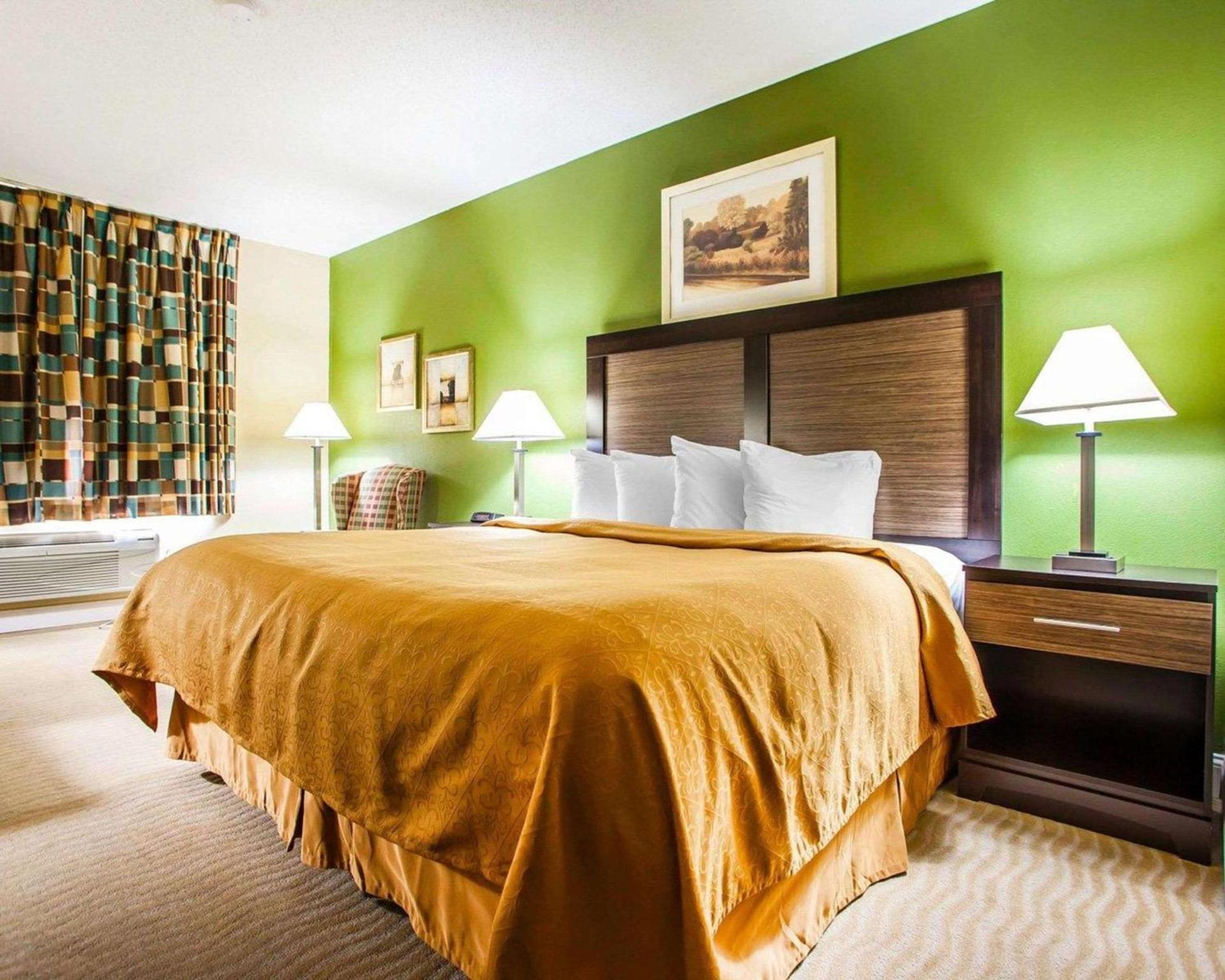 Quality Inn & Suites Champaign North - Urbana photo 17