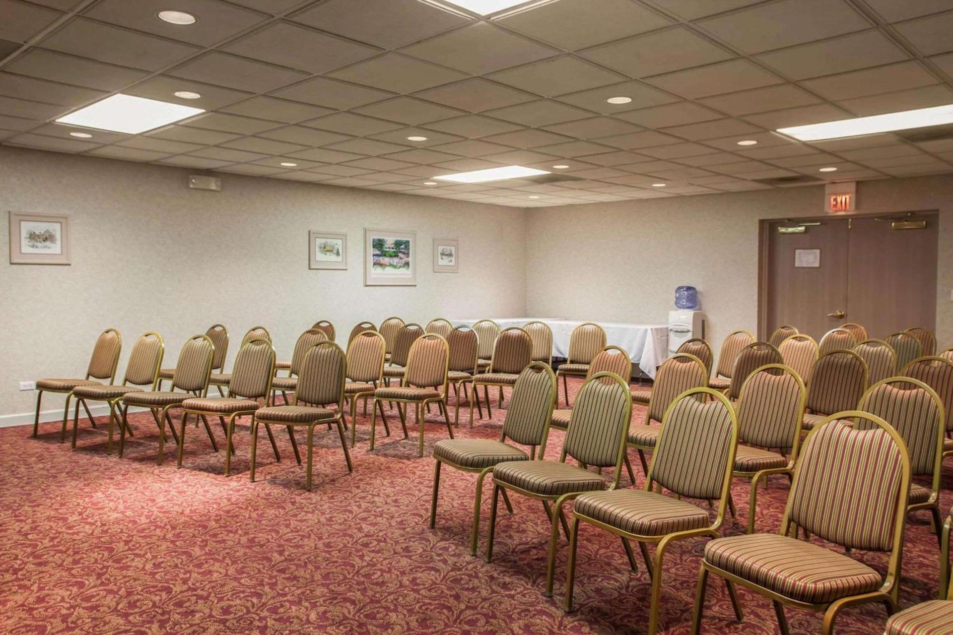 Quality Inn & Suites St Charles -West Chicago photo 17