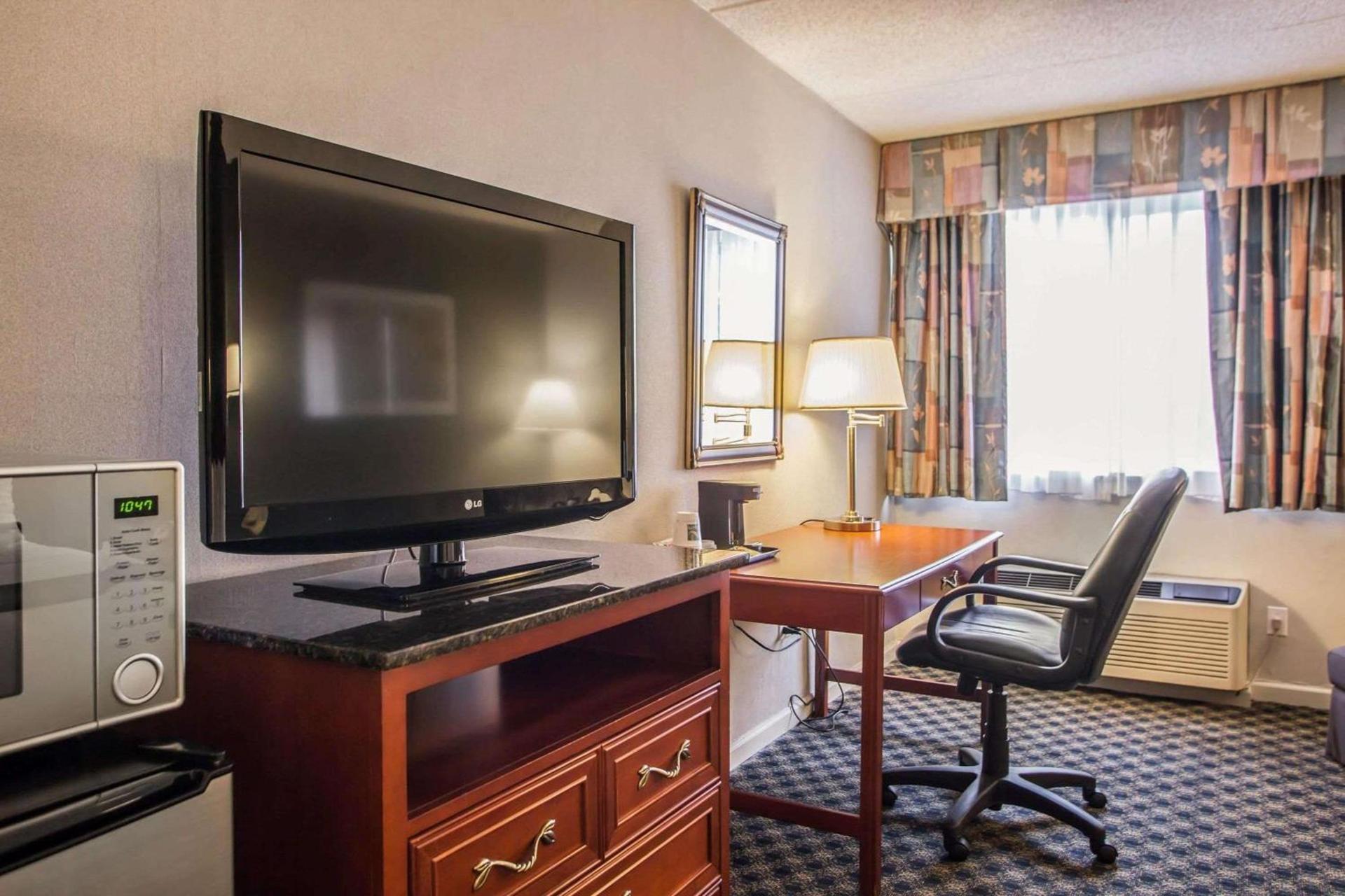 Quality Inn & Suites St Charles -West Chicago photo 16