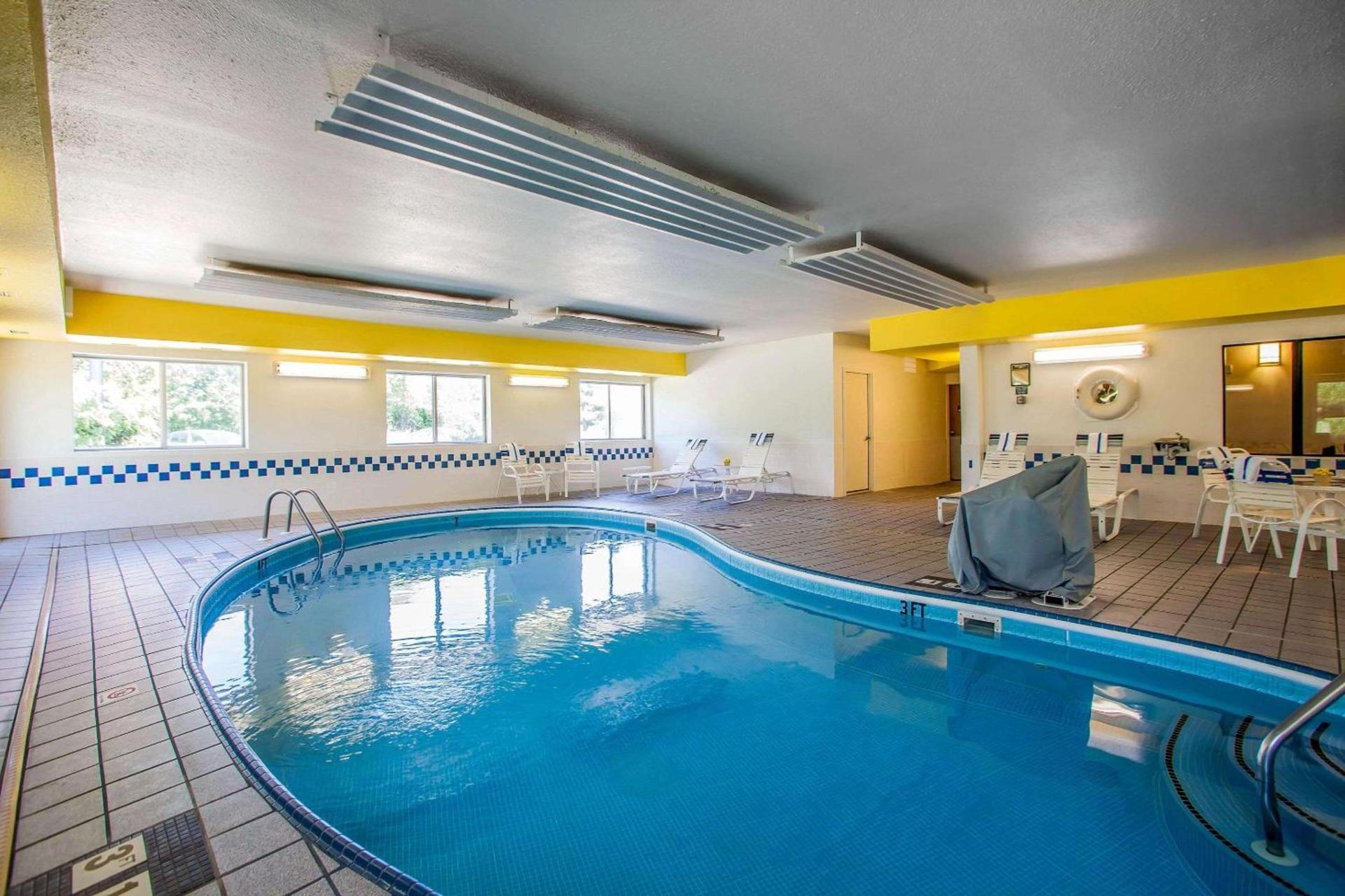 Comfort Suites Peoria I-74 photo 19