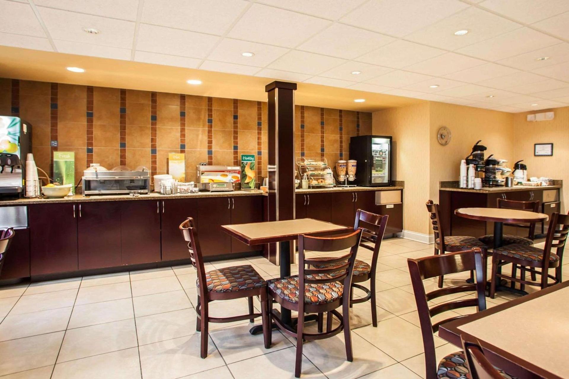 Quality Inn & Suites St Charles -West Chicago photo 10