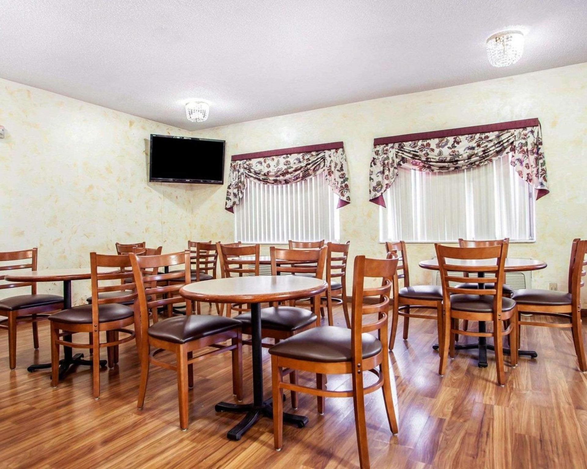 Quality Inn & Suites Champaign North - Urbana photo 24