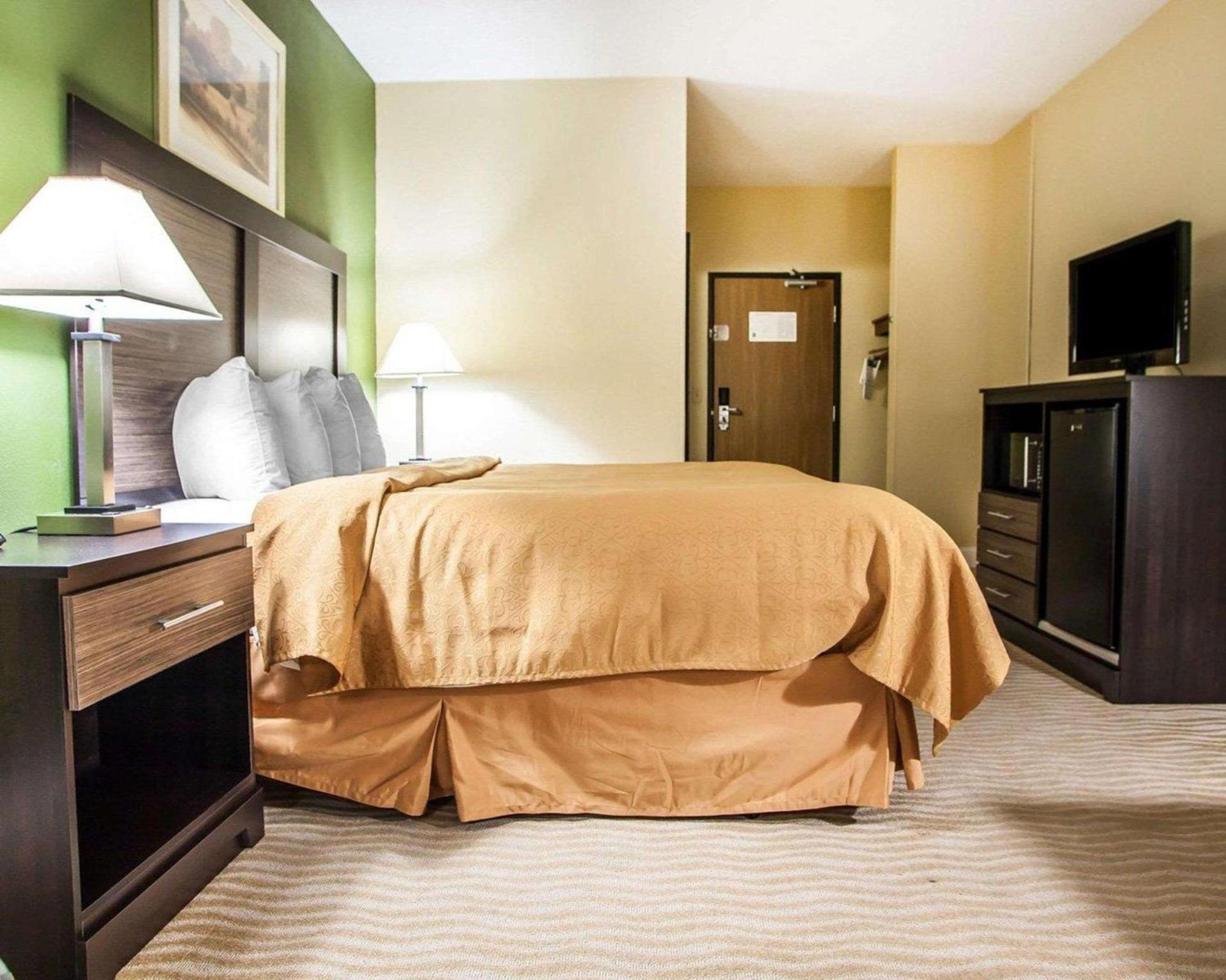 Quality Inn & Suites Champaign North - Urbana photo 26