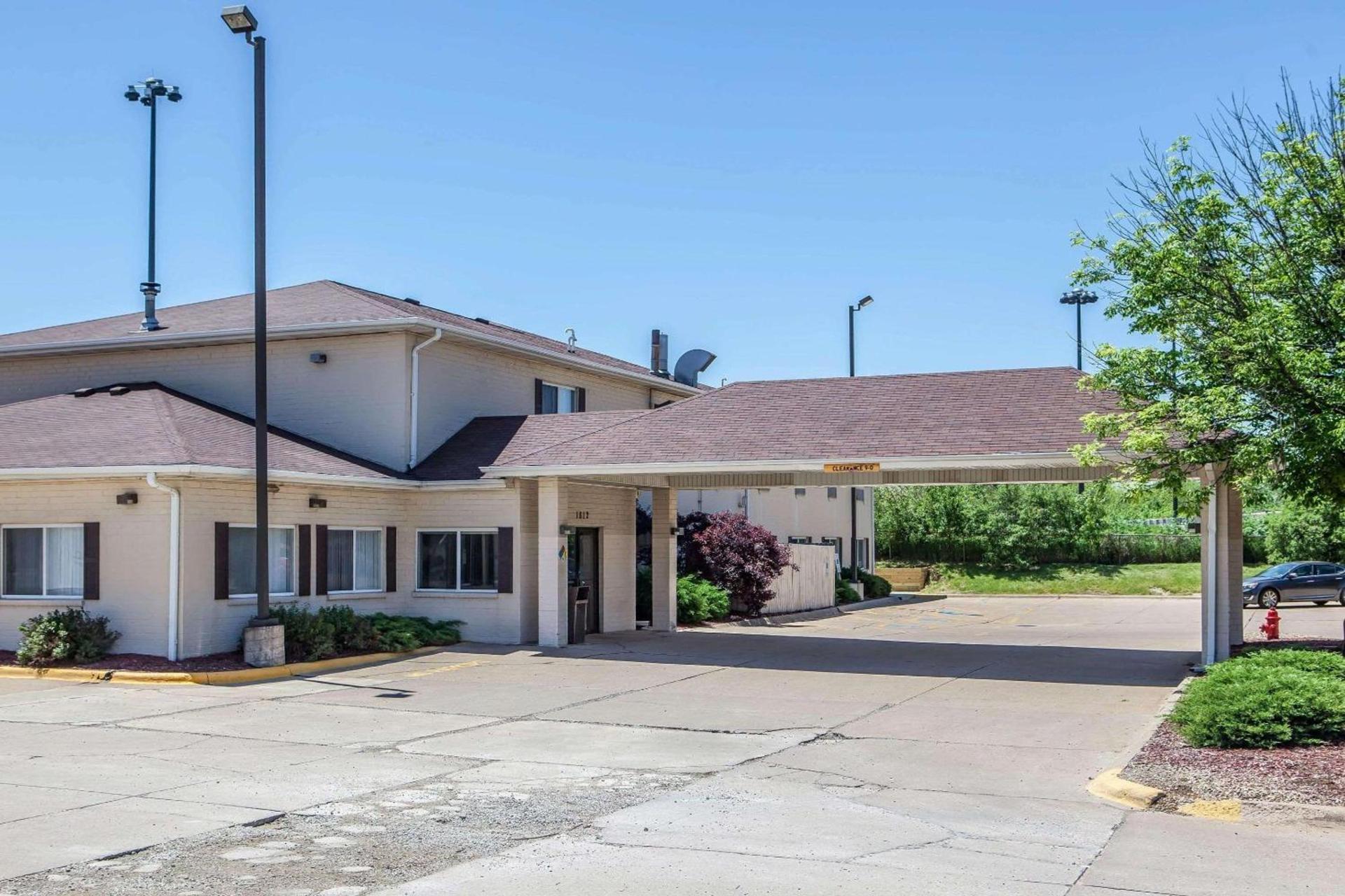 Comfort Suites Peoria I-74 photo 2