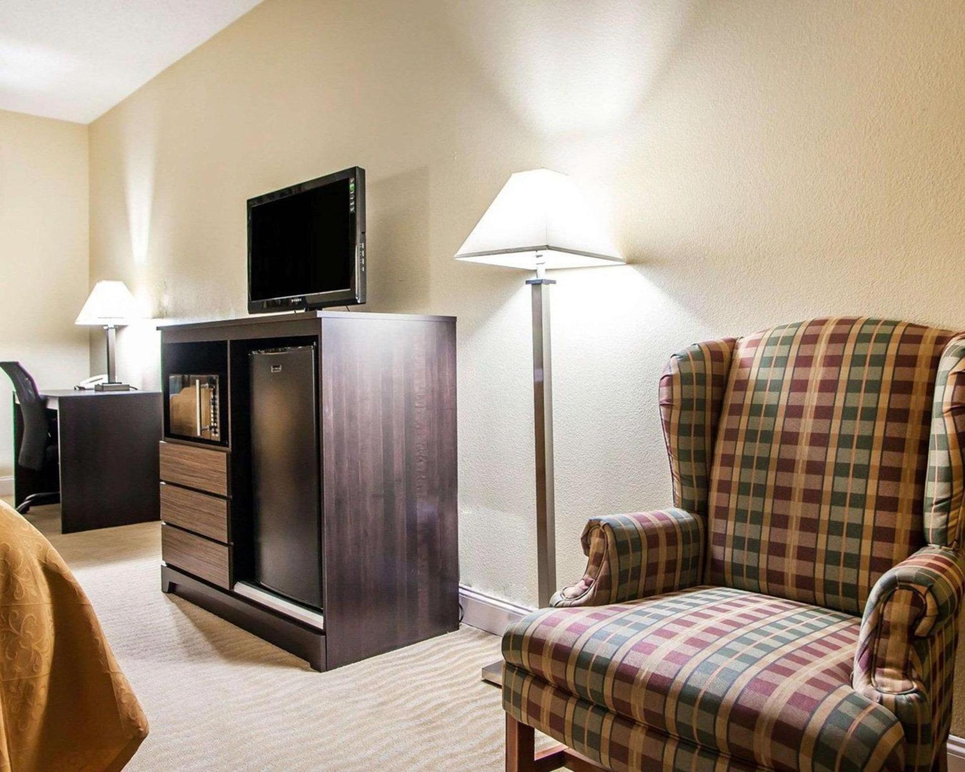 Quality Inn & Suites Champaign North - Urbana photo 27