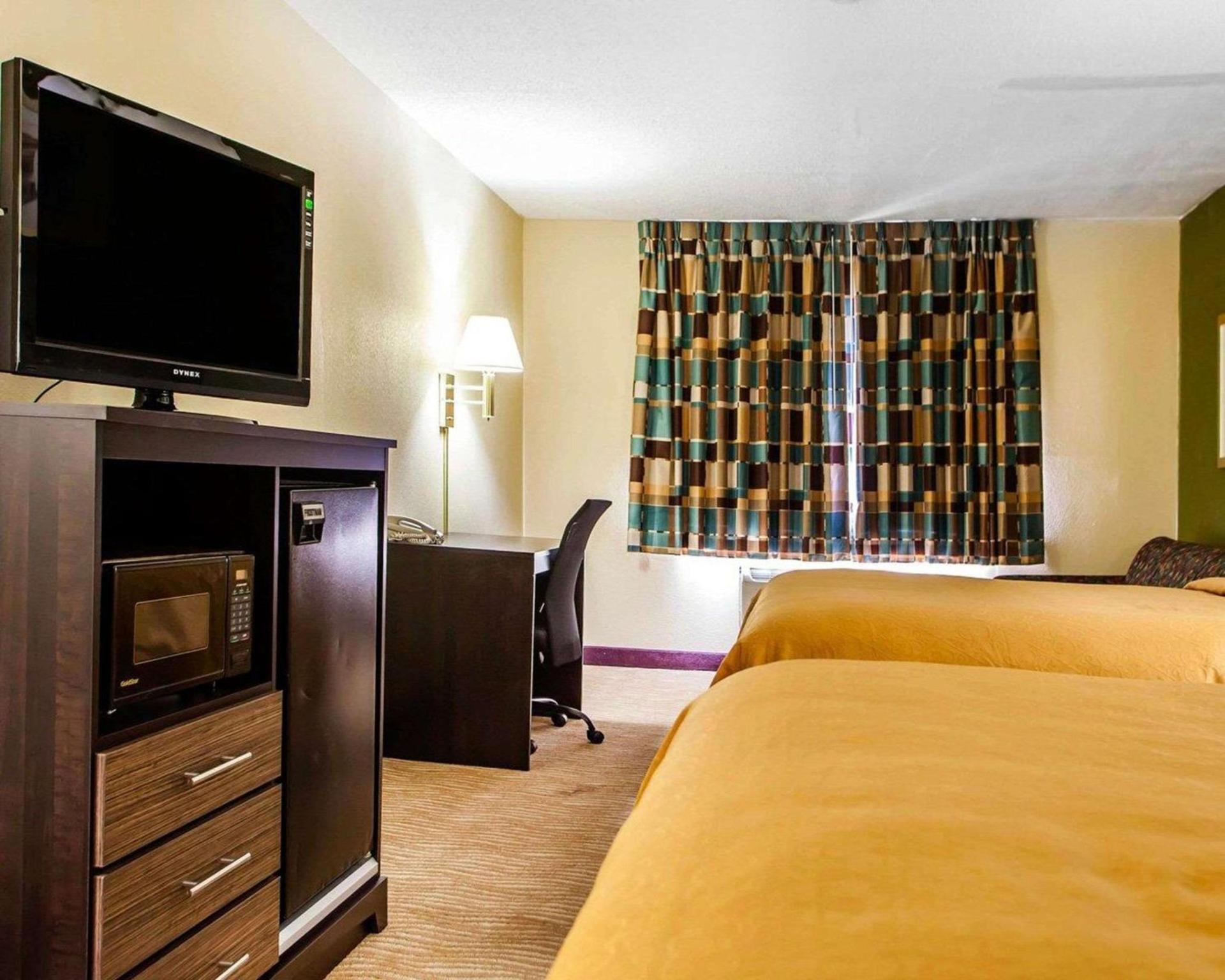 Quality Inn & Suites Champaign North - Urbana photo 28