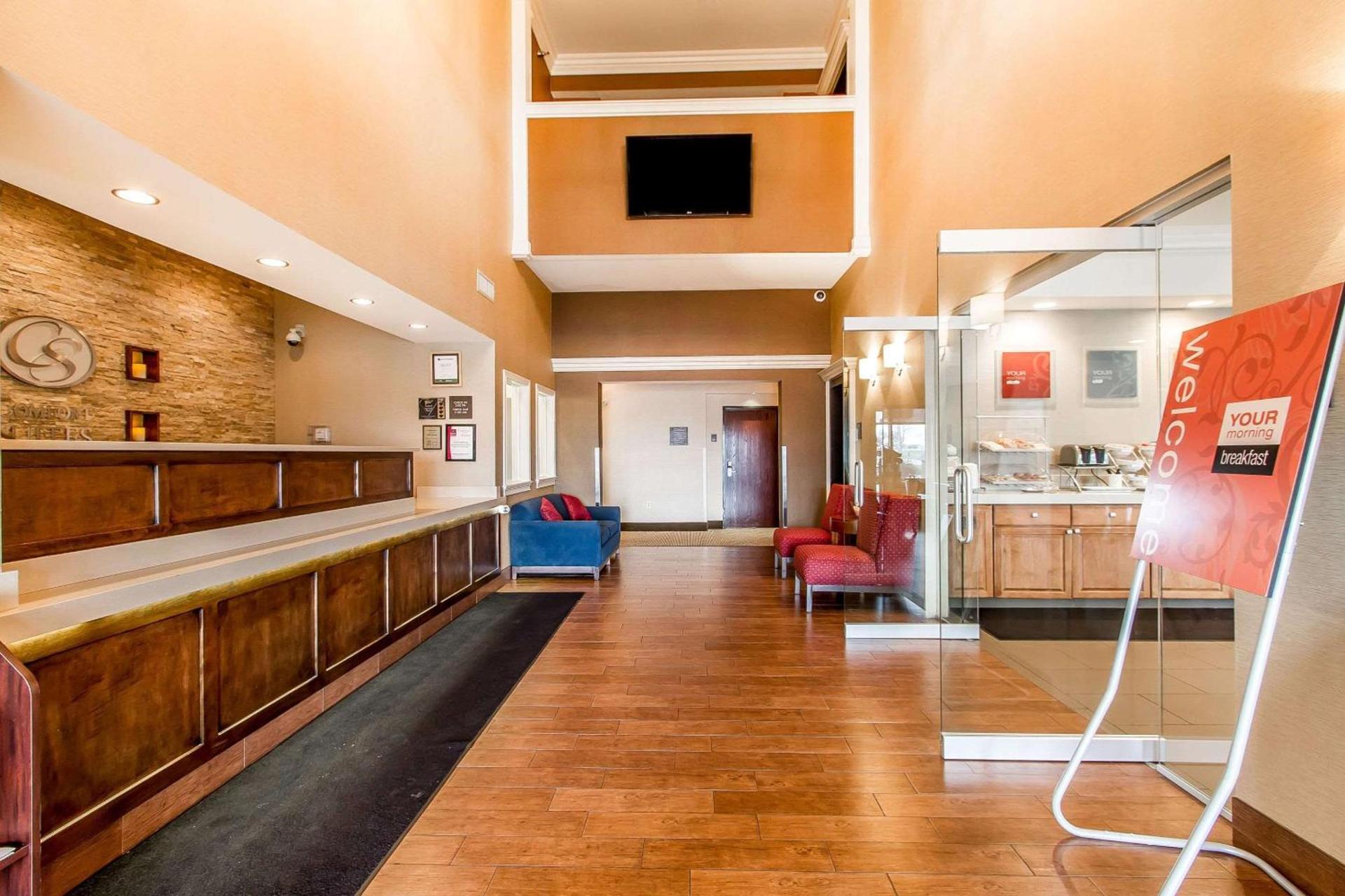 Comfort Suites Mattoon East photo 4