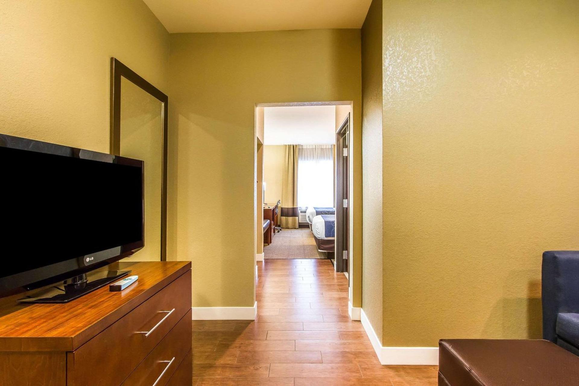Comfort Suites Mattoon East photo 12