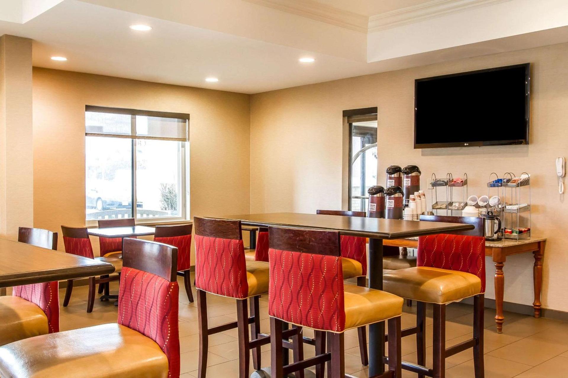 Comfort Suites Mattoon East photo 28