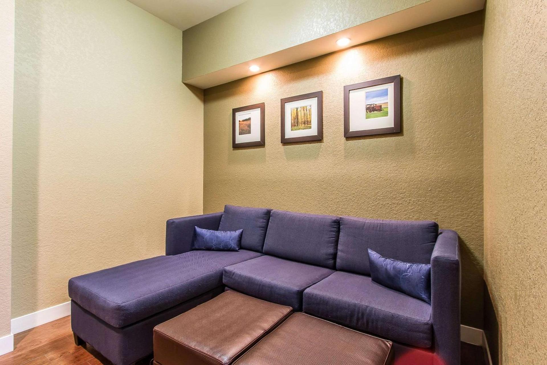 Comfort Suites Mattoon East photo 17