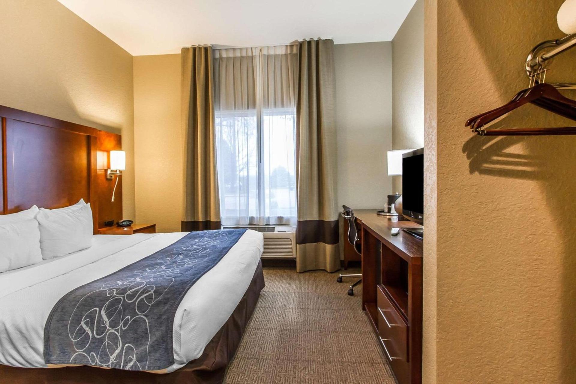 Comfort Suites Mattoon East photo 16