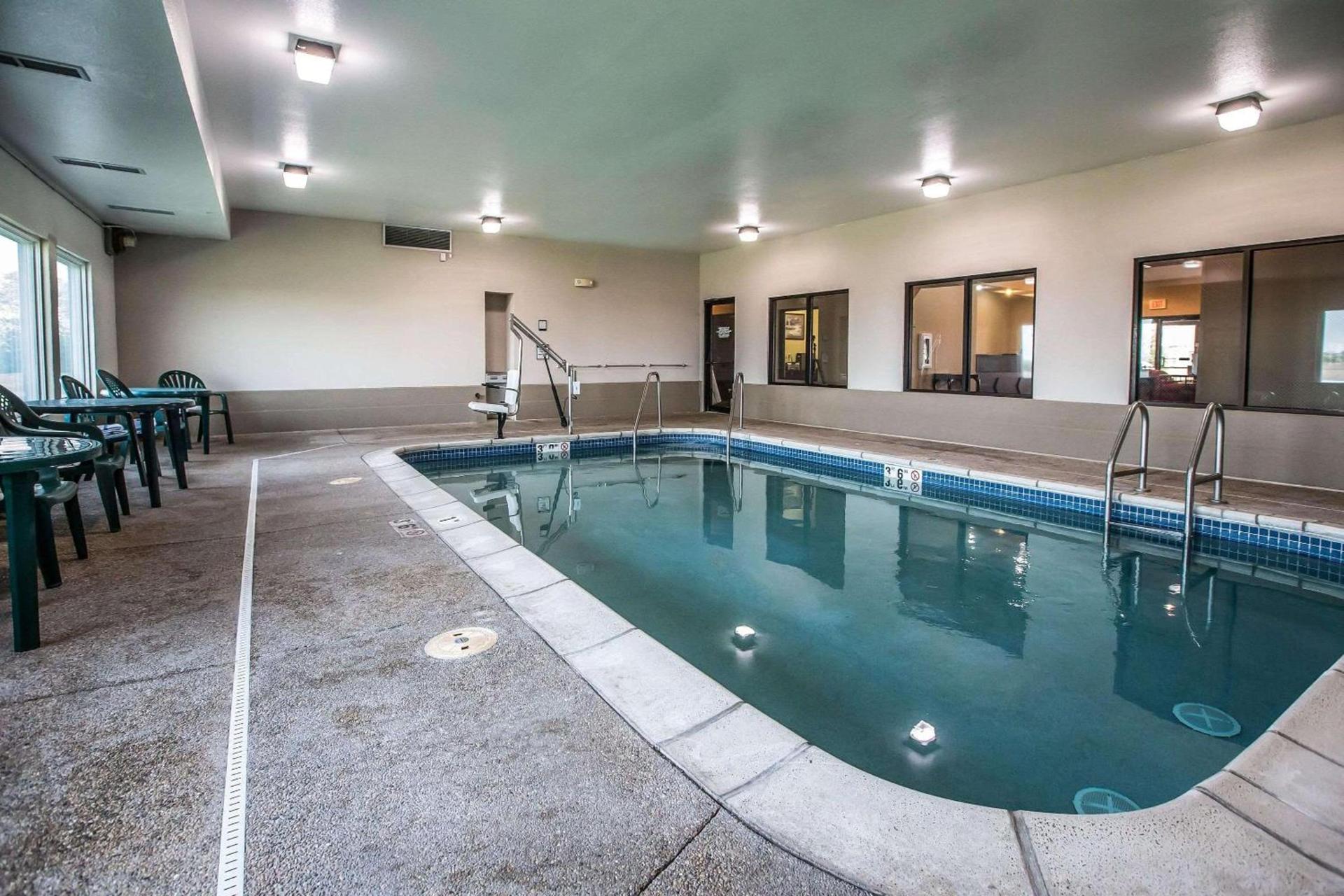 Quality Inn & Suites Mendota near I-39 photo 2