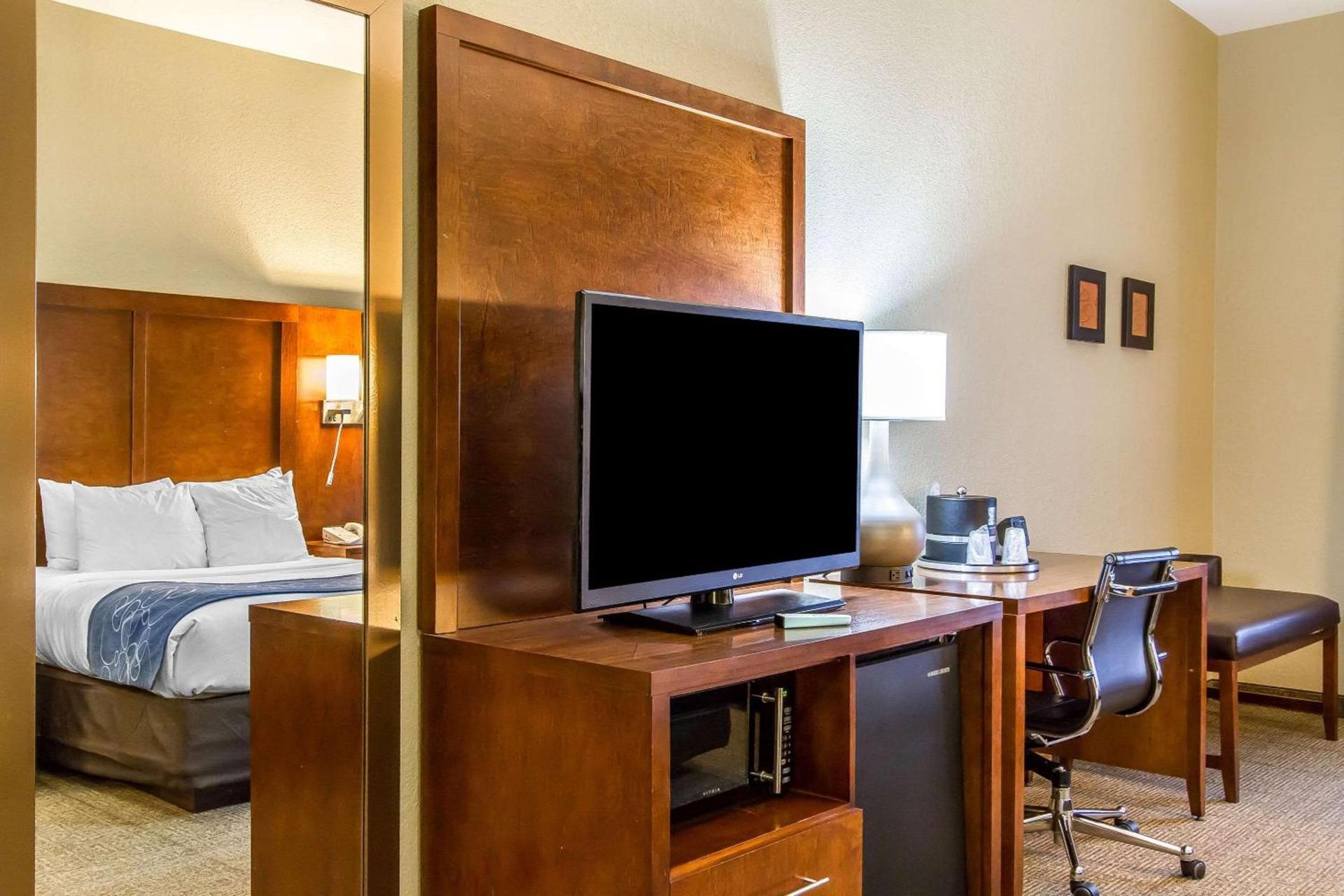 Comfort Suites Mattoon East photo 23