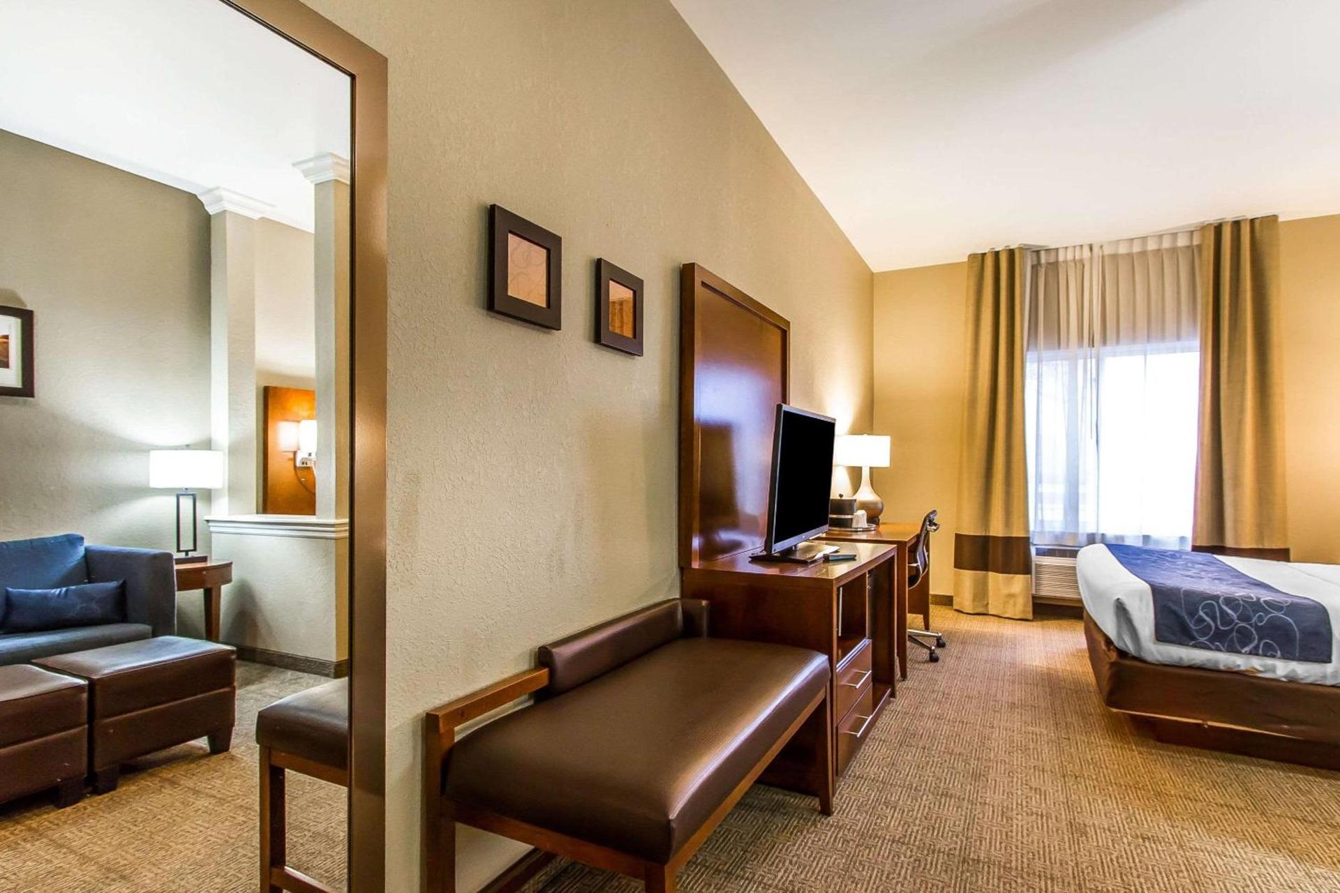 Comfort Suites Mattoon East photo 22