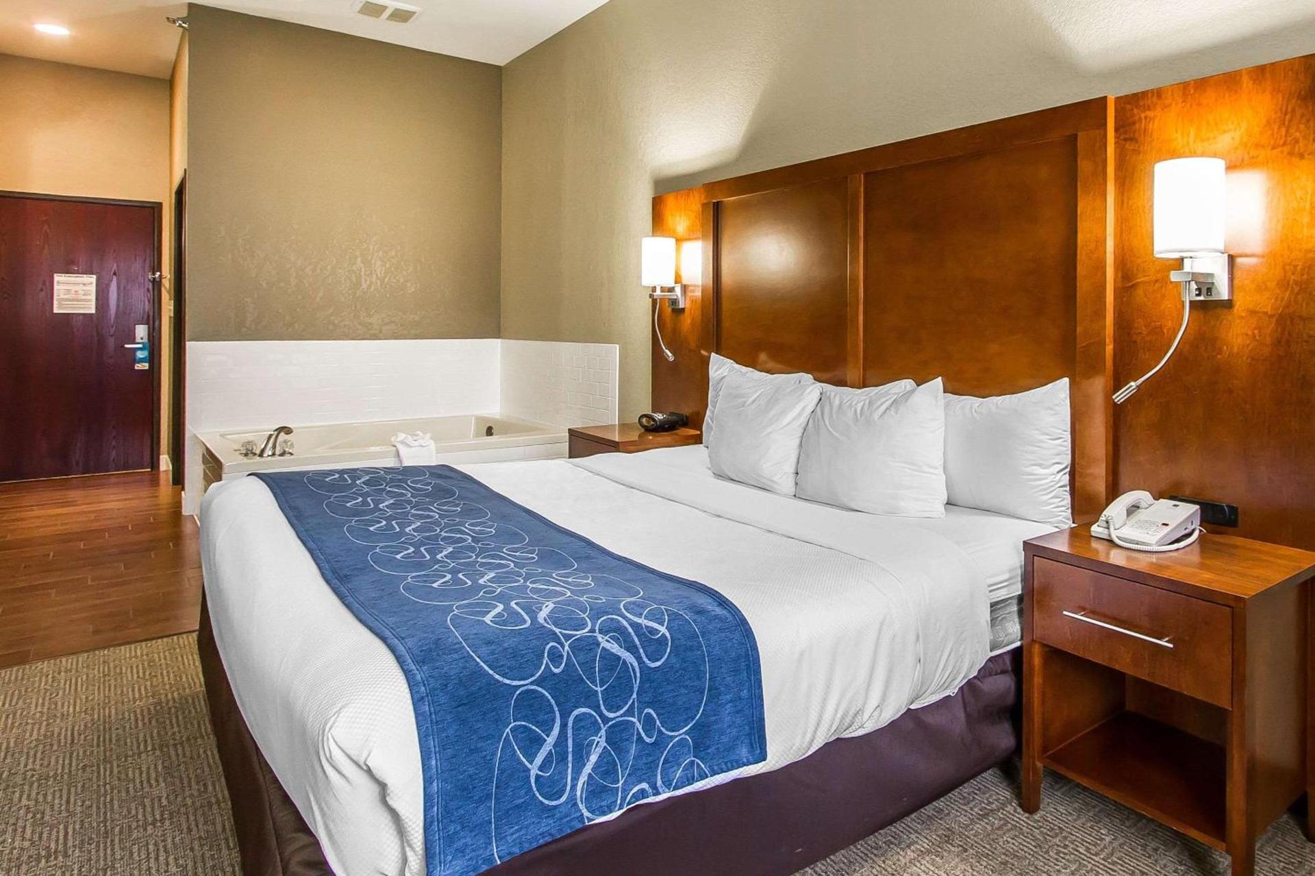 Comfort Suites Mattoon East photo 18