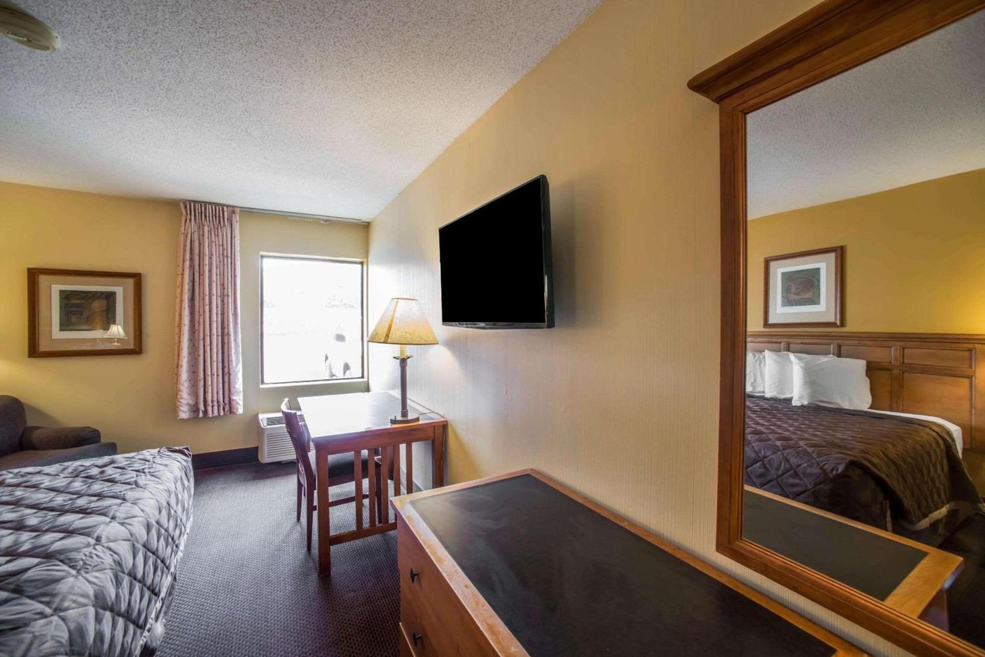 Econo Lodge Marion photo 12