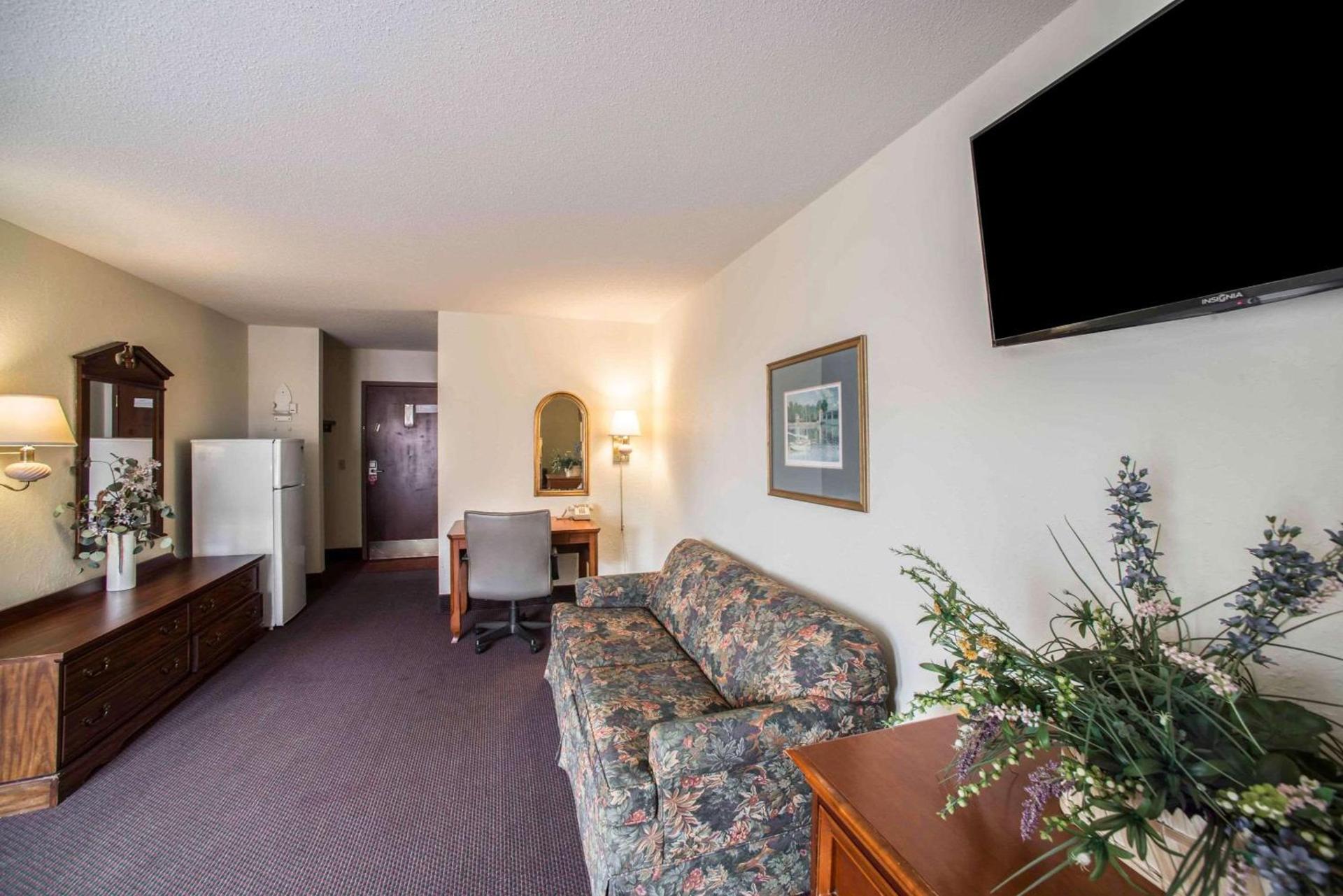 Econo Lodge Marion photo 24