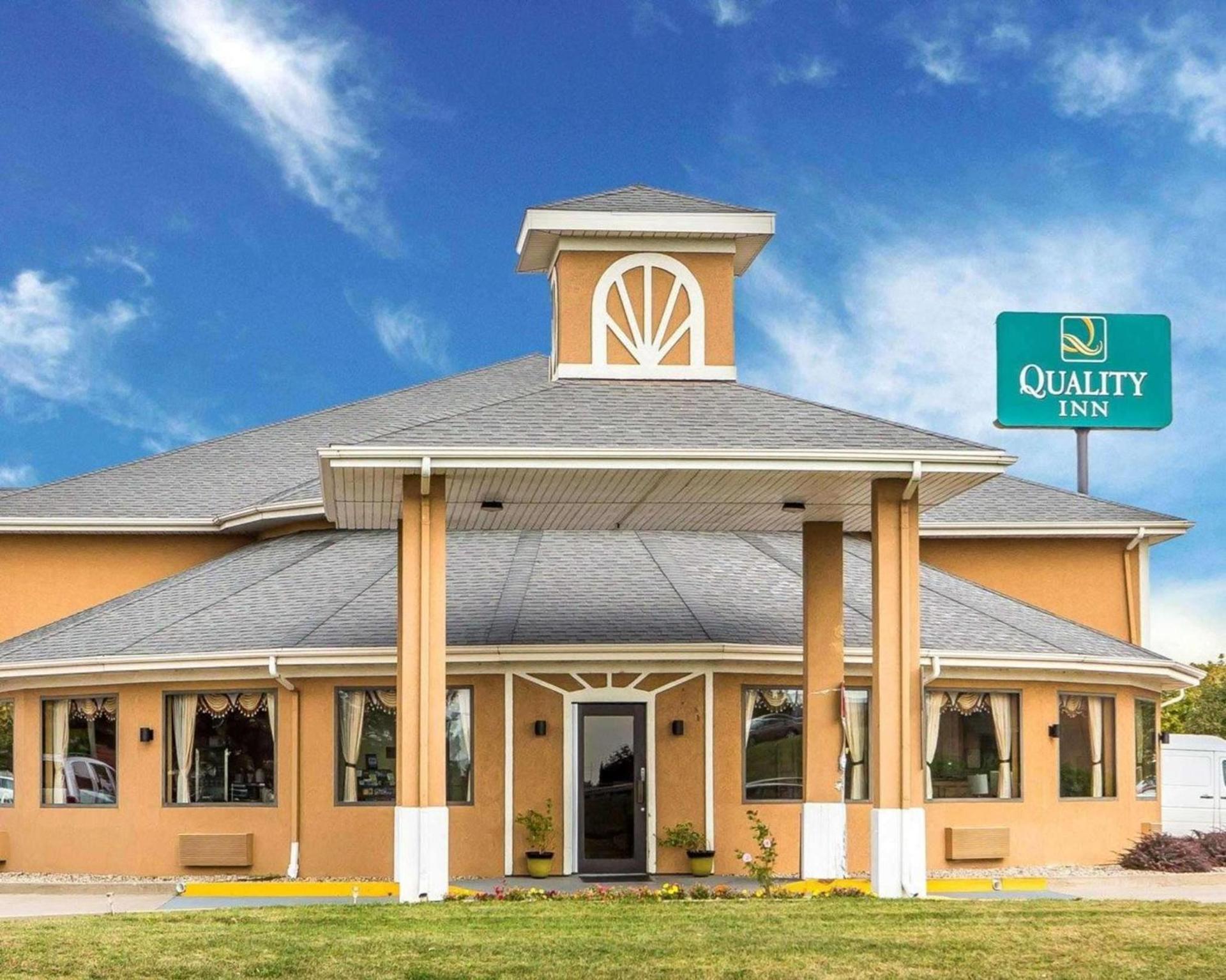 Quality Inn Morton at I-74 photo 24