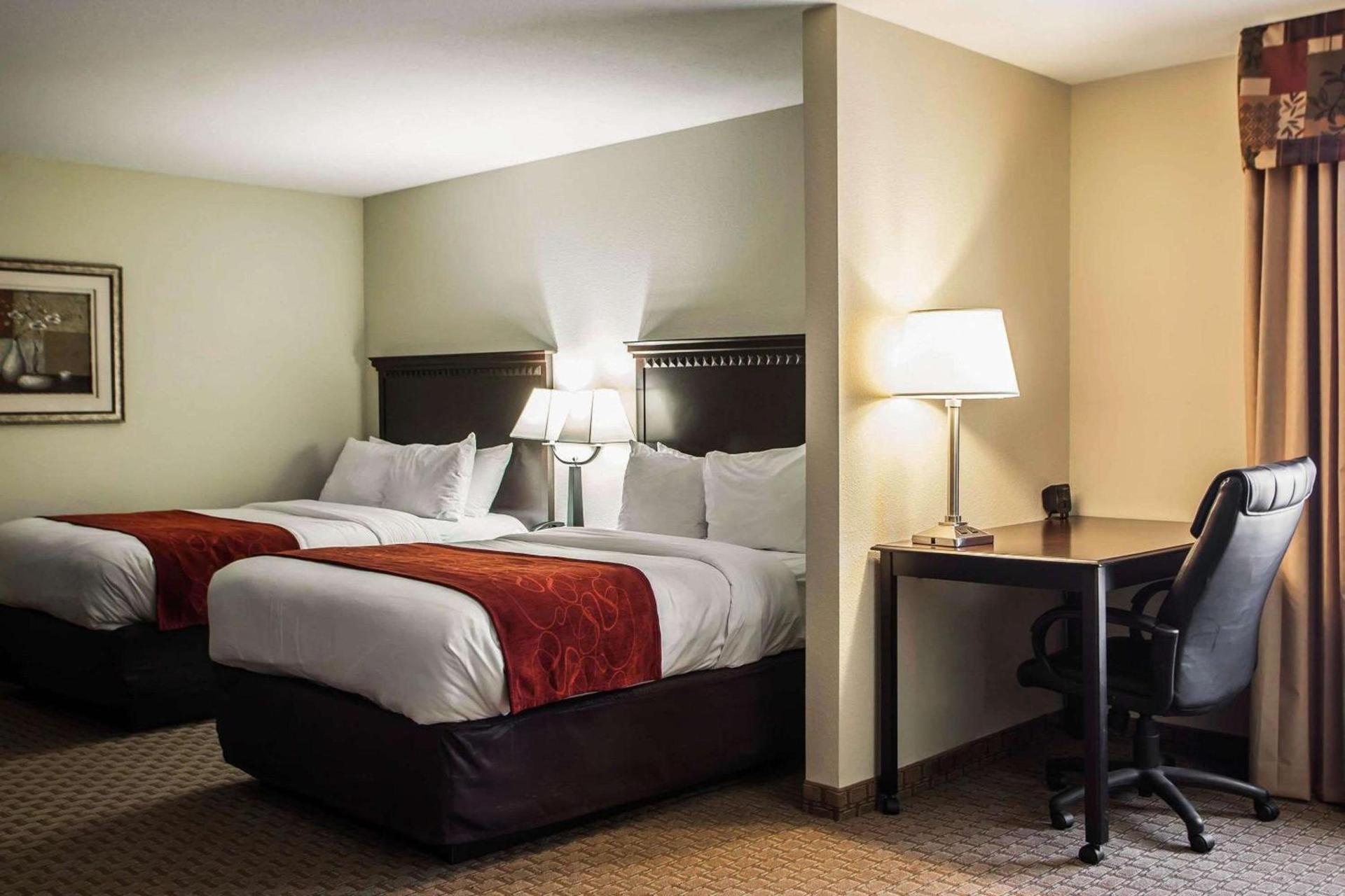 Comfort Suites Bloomington I-55 and I-74 photo 18