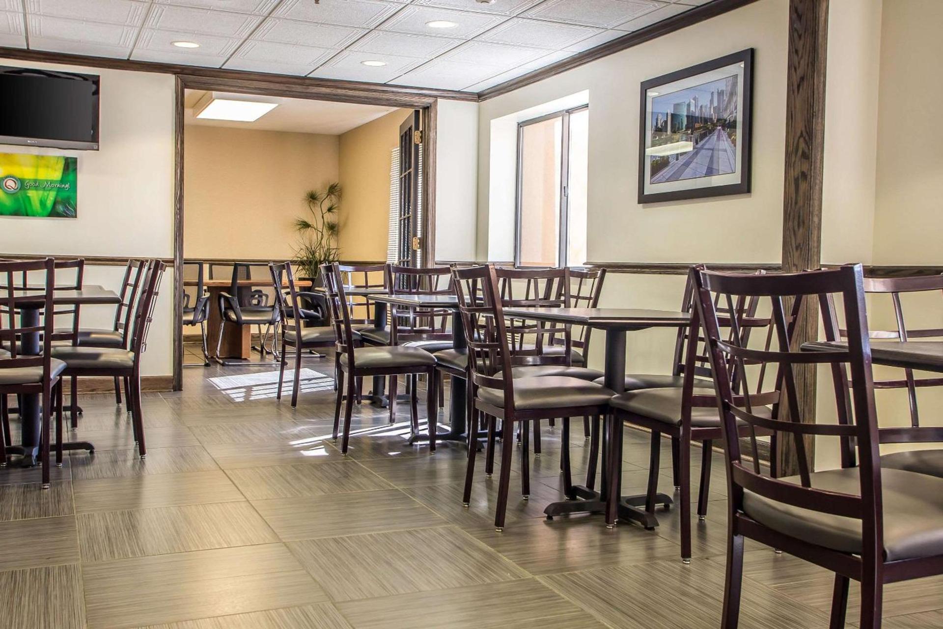 Quality Inn Elgin I-90 photo 11