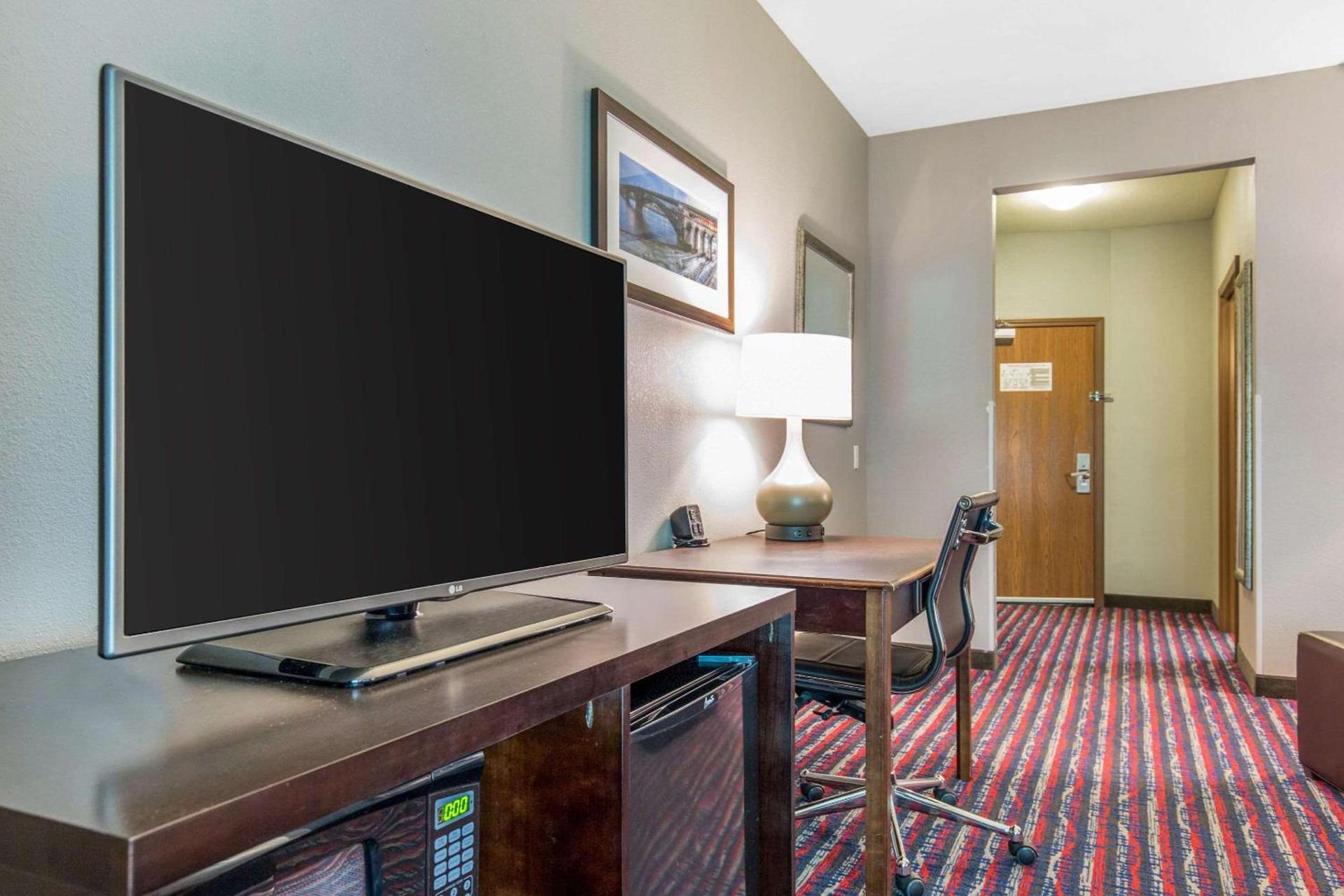 Comfort Suites Fairview Heights Saint Louis photo 18