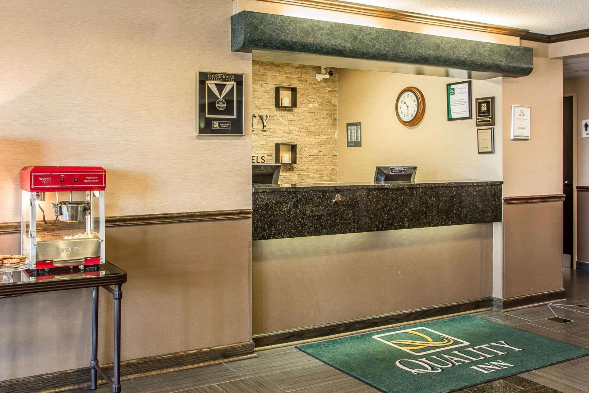 Quality Inn Elgin I-90 photo 9