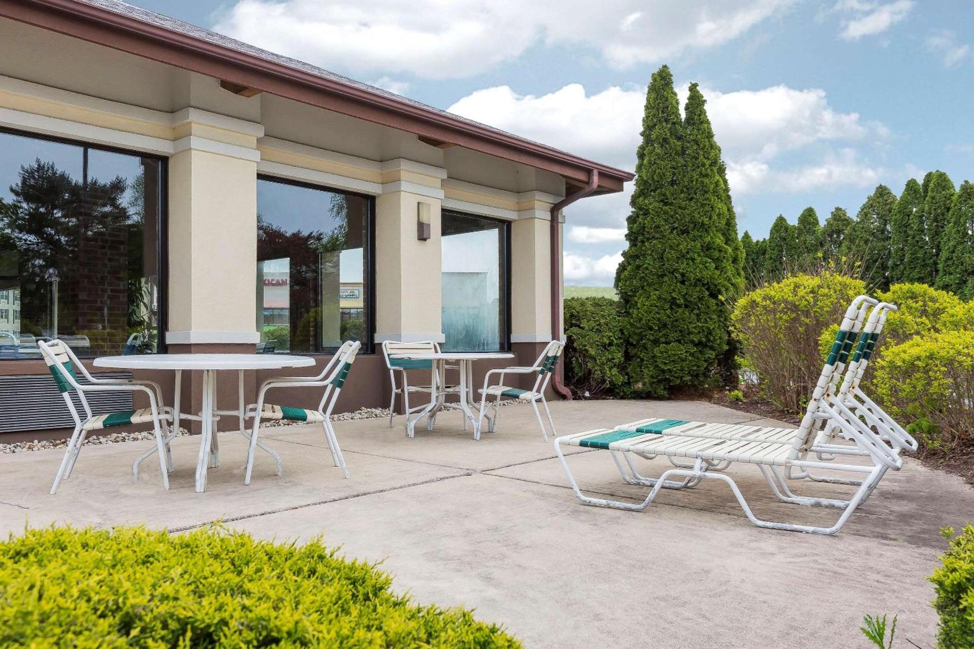 Quality Inn Sycamore - DeKalb photo 23