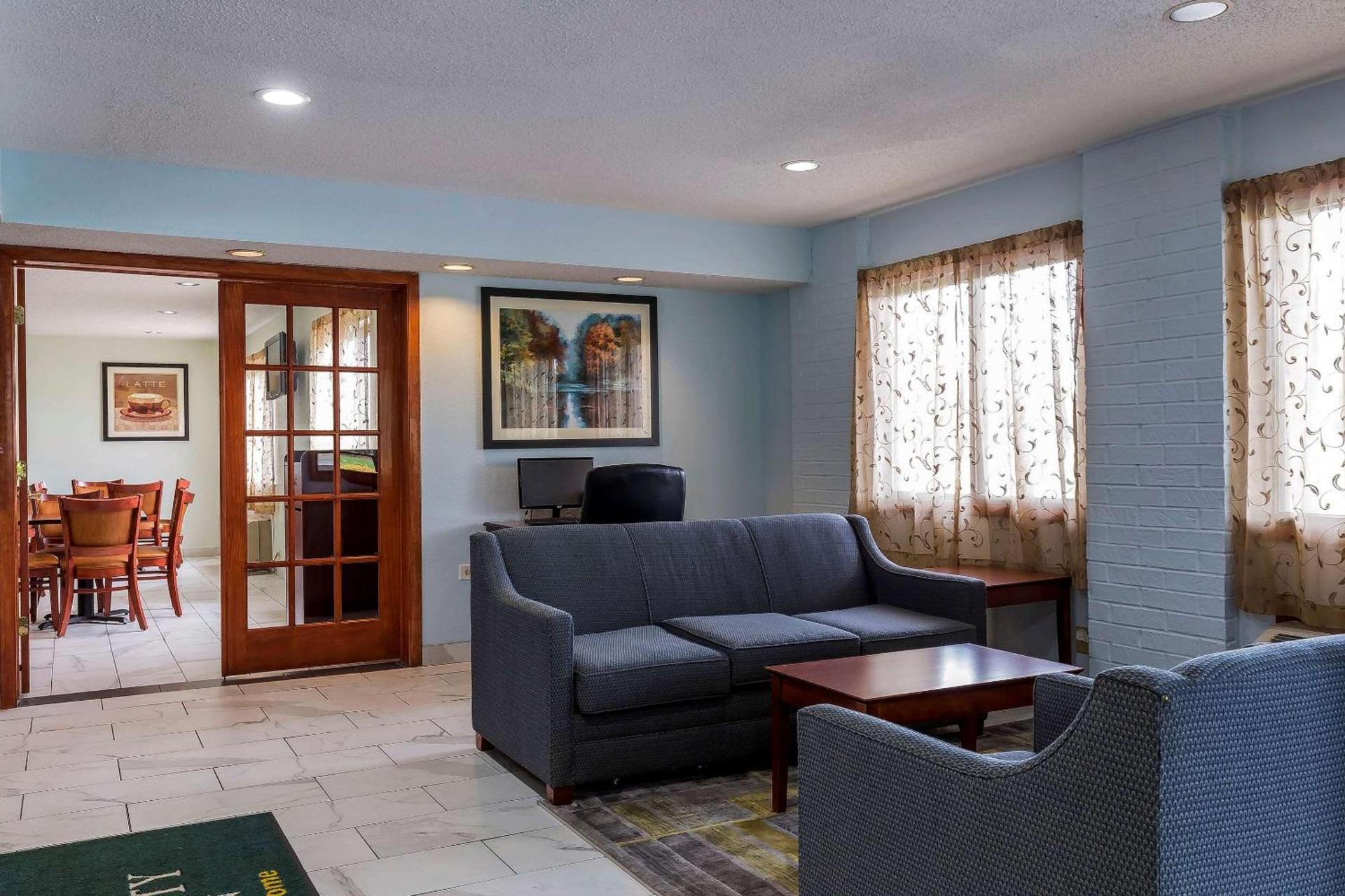 Quality Inn Sycamore - DeKalb photo 22