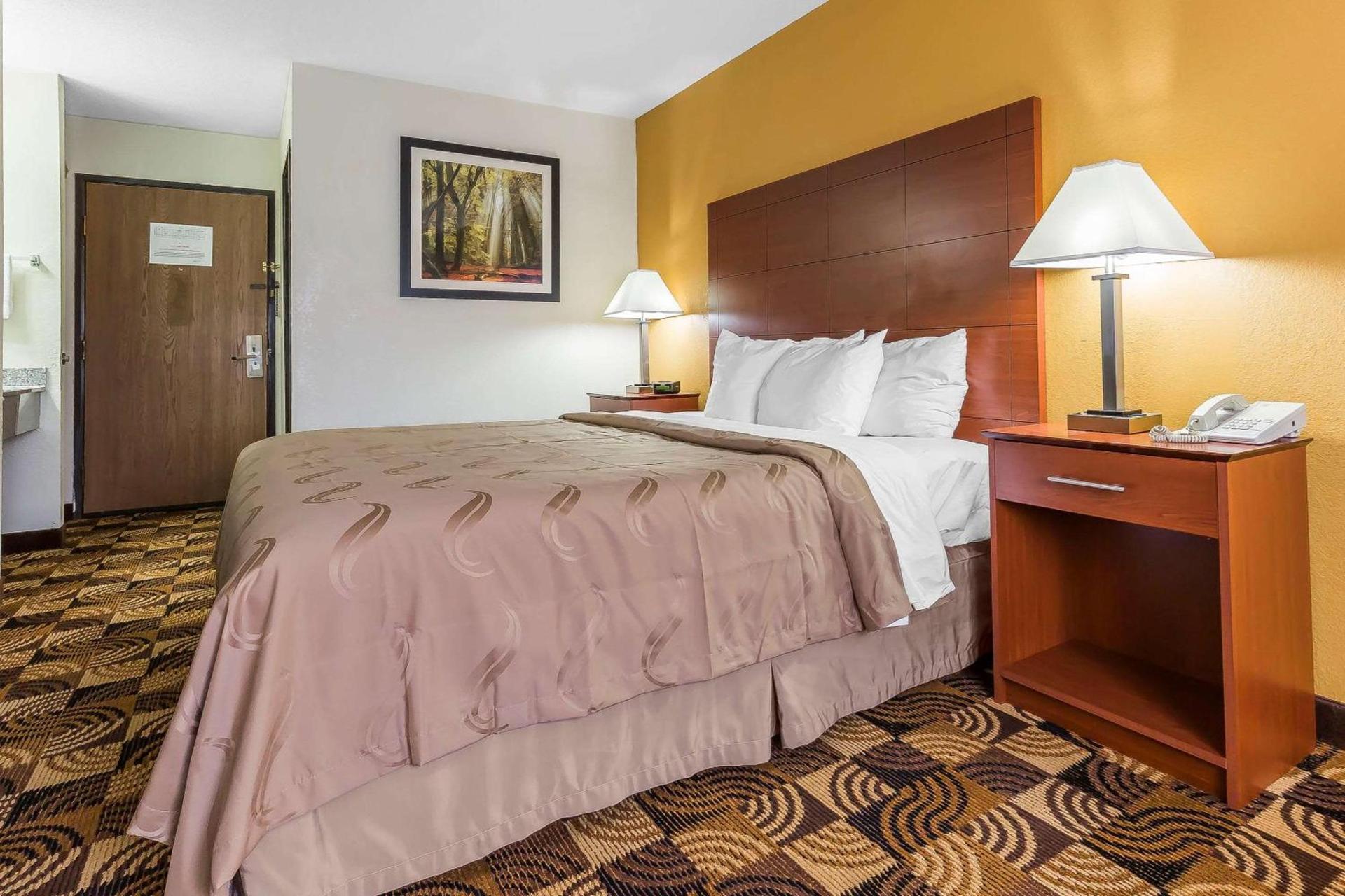 Quality Inn Sycamore - DeKalb photo 21