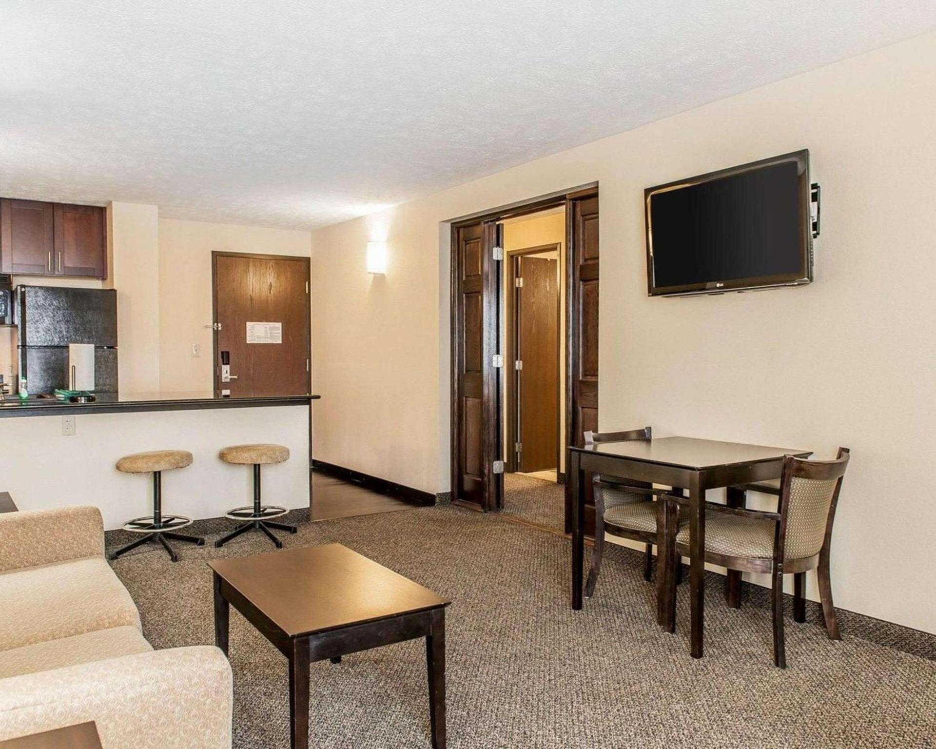 Quality Inn & Suites Mattoon South photo 11