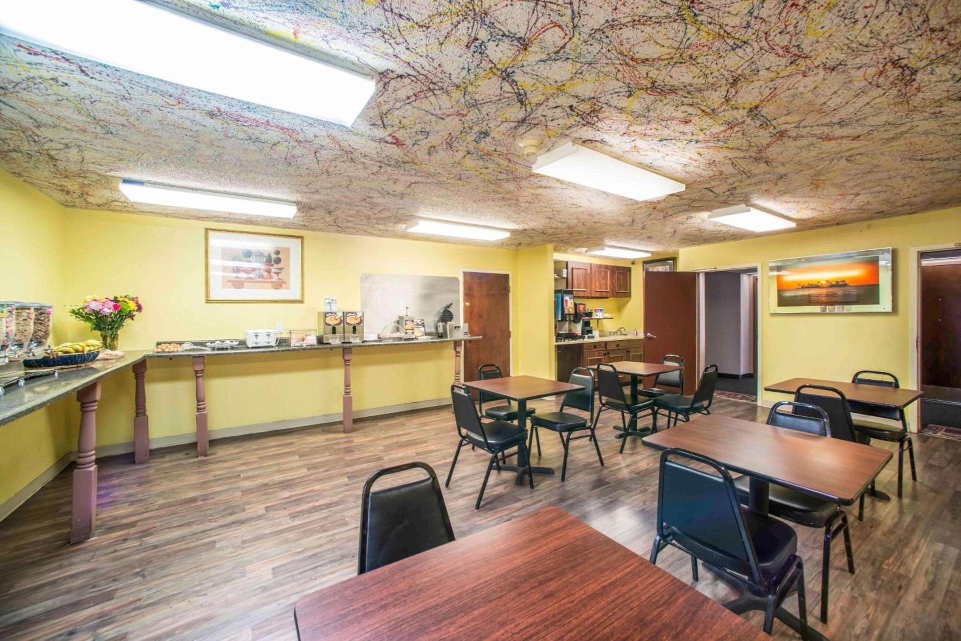 Econo Lodge Marion photo 37